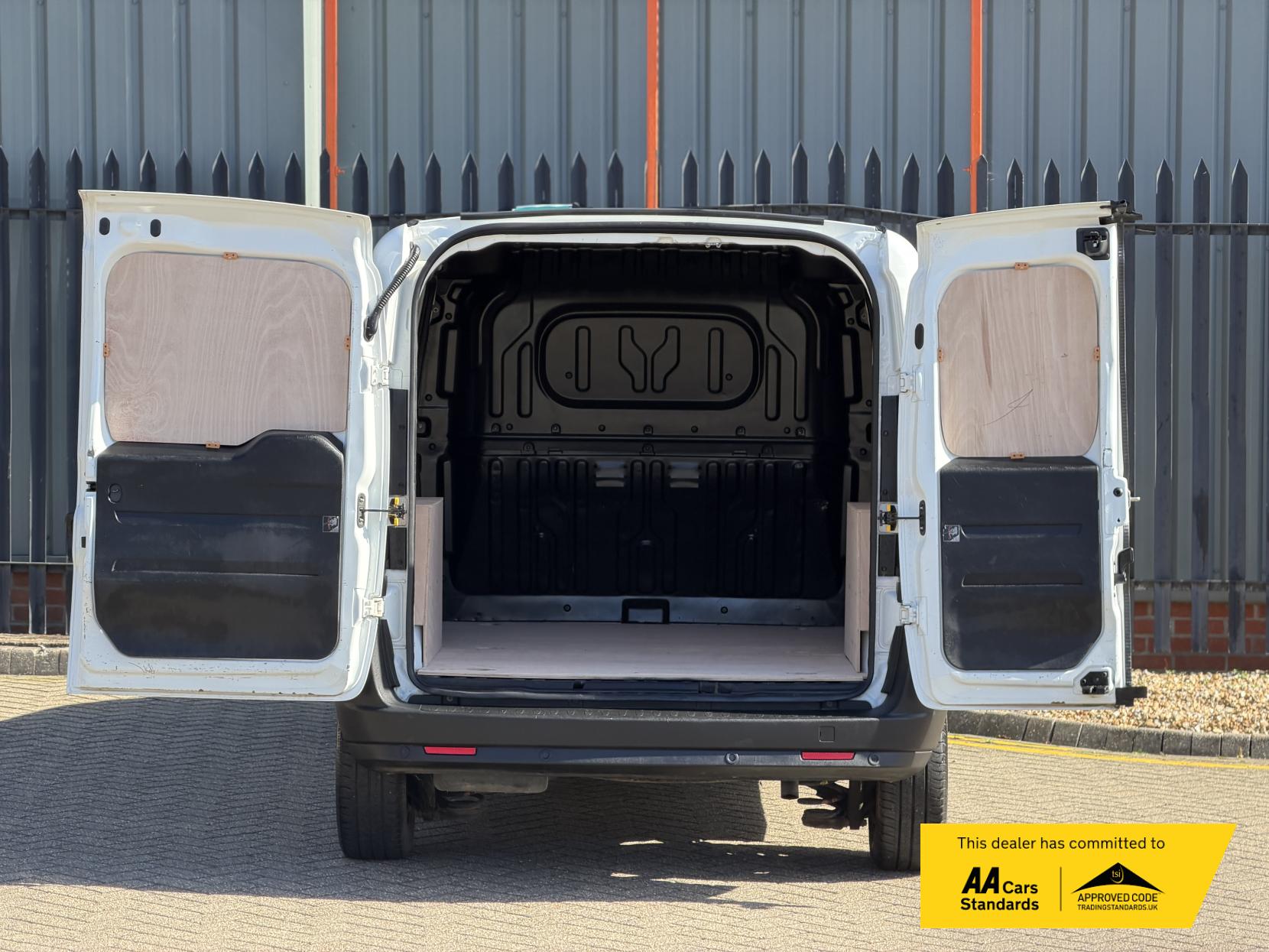 Fiat Doblo 1.6 MultiJetII Maxi Tecnico Panel Van 6dr Diesel Manual L2 H1 Euro 6 (s/s) (105 bhp)
