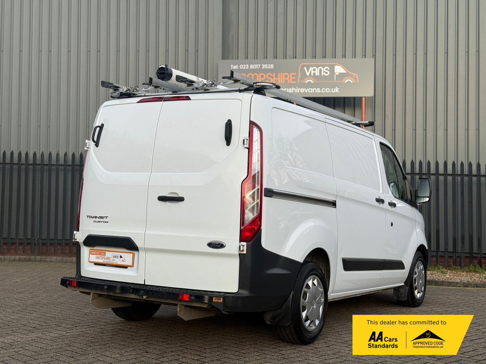 Ford Transit Custom 2.2 TDCi 310 ECOnetic Panel Van 5dr Diesel Manual L1 H1 (162 g/km, 98 bhp)