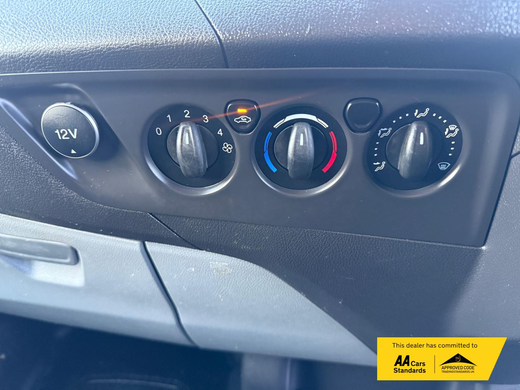 Ford Transit Custom 2.2 TDCi 310 ECOnetic Panel Van 5dr Diesel Manual L1 H1 (162 g/km, 98 bhp)