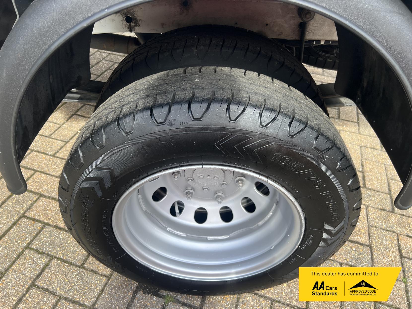 Ford Transit 2.0 350 EcoBlue Leader Tipper 2dr Diesel Manual RWD L2 Euro 6 (s/s) (1-Stop) (170 ps)