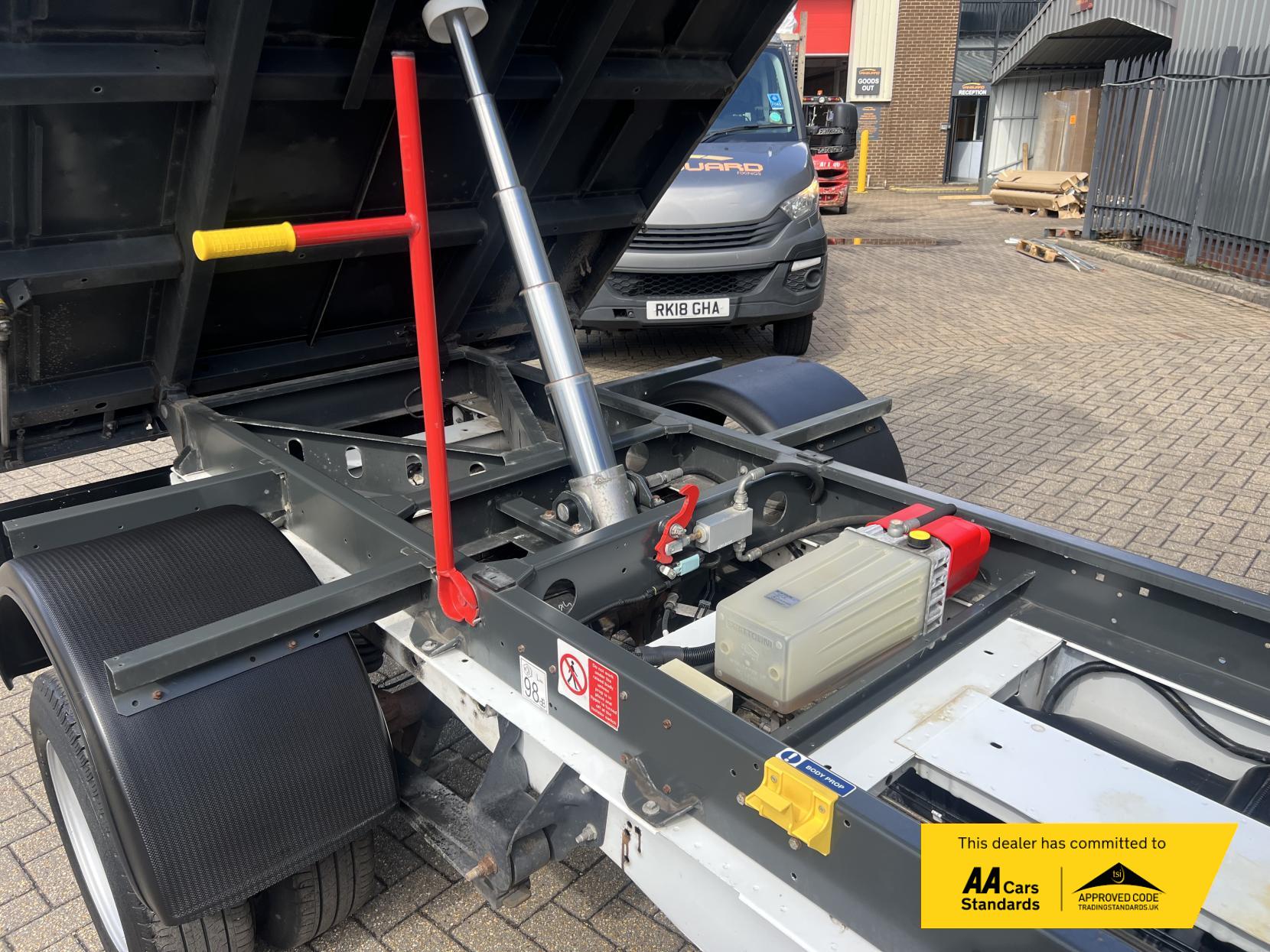 Ford Transit 2.0 350 EcoBlue Leader Tipper 2dr Diesel Manual RWD L2 Euro 6 (s/s) (1-Stop) (170 ps)