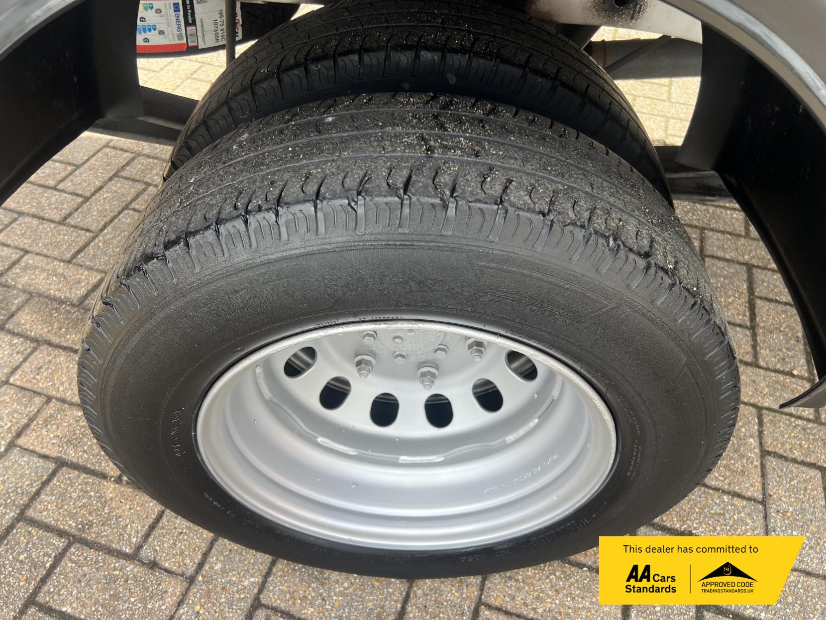 Ford Transit 2.0 350 EcoBlue Leader Tipper 2dr Diesel Manual RWD L2 Euro 6 (s/s) (1-Stop) (170 ps)