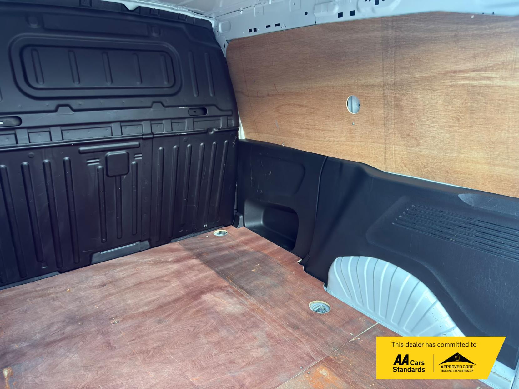 2020 Vauxhall Combo 1.6 Turbo D 2300 Sportive Panel Van 4dr Diesel Manual L1 H1 Euro 6 (s/s) (100 ps) - Thumbnail 22