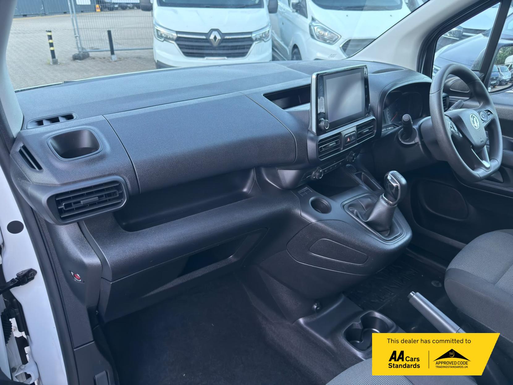 2020 Vauxhall Combo 1.6 Turbo D 2300 Sportive Panel Van 4dr Diesel Manual L1 H1 Euro 6 (s/s) (100 ps) - Thumbnail 27