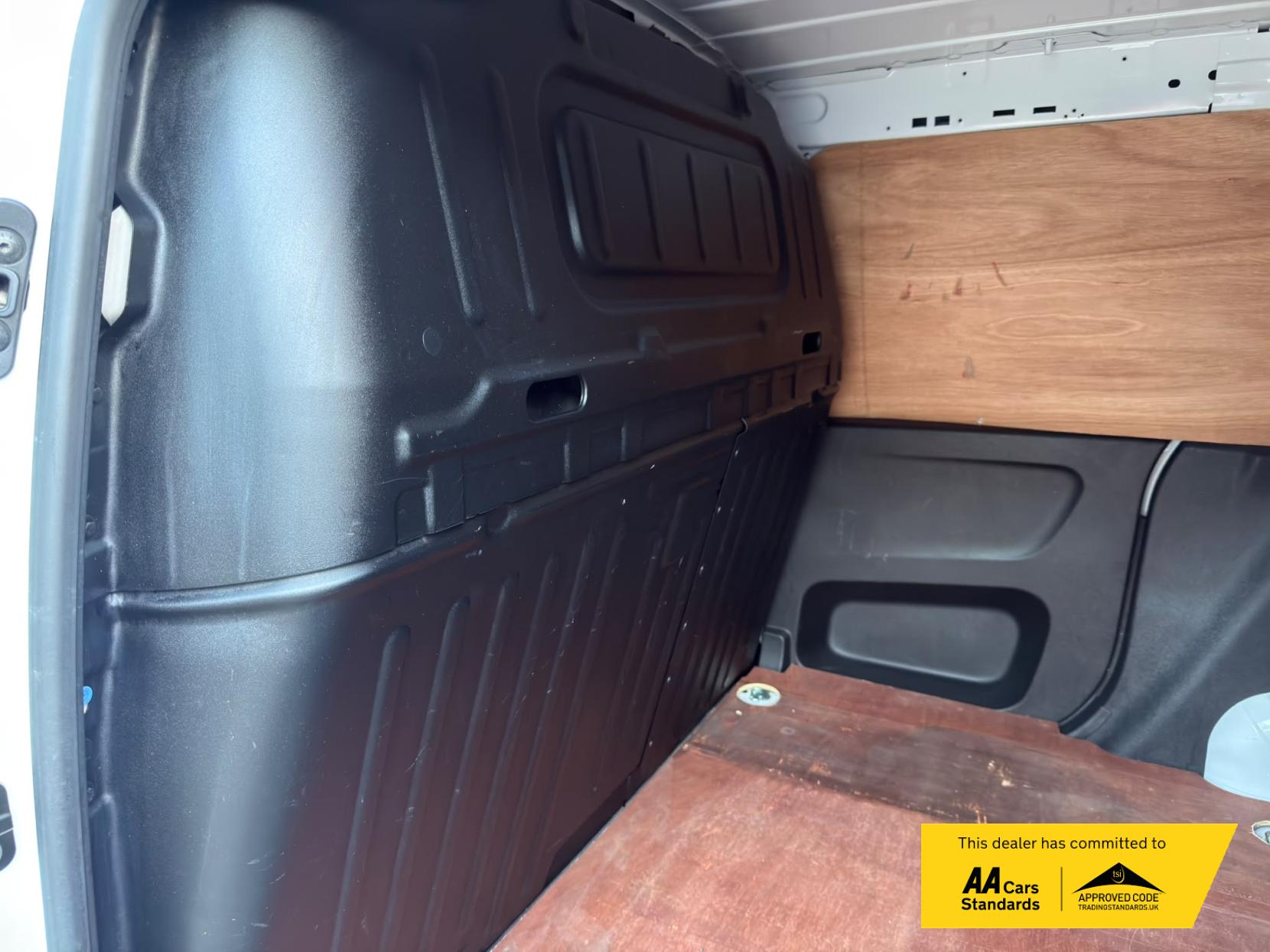 2020 Vauxhall Combo 1.6 Turbo D 2300 Sportive Panel Van 4dr Diesel Manual L1 H1 Euro 6 (s/s) (100 ps) - Thumbnail 23