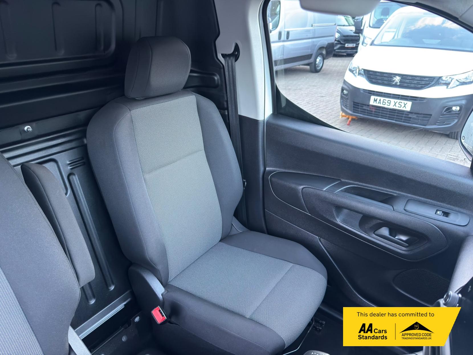2020 Vauxhall Combo 1.6 Turbo D 2300 Sportive Panel Van 4dr Diesel Manual L1 H1 Euro 6 (s/s) (100 ps) - Thumbnail 14