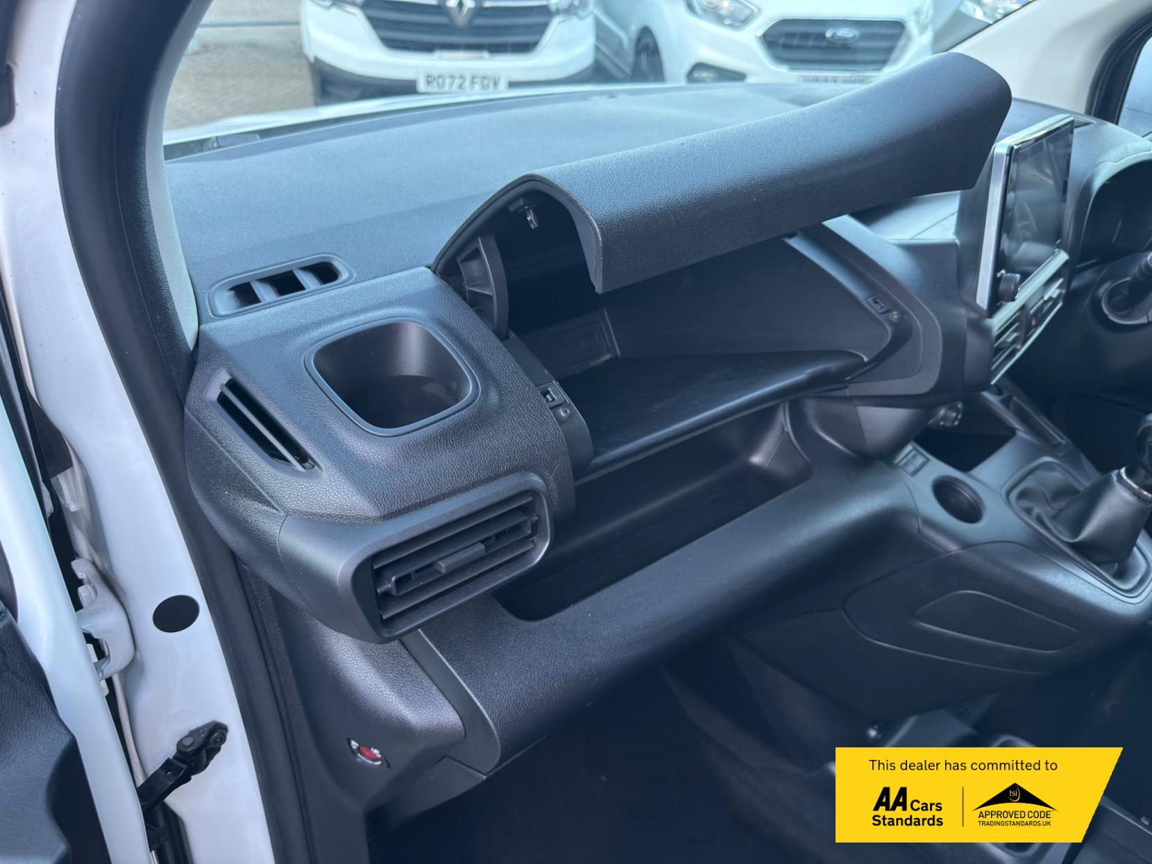 2020 Vauxhall Combo 1.6 Turbo D 2300 Sportive Panel Van 4dr Diesel Manual L1 H1 Euro 6 (s/s) (100 ps) - Thumbnail 28