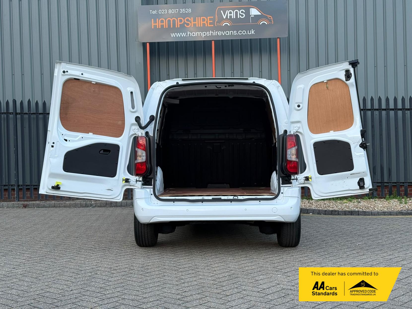 2020 Vauxhall Combo 1.6 Turbo D 2300 Sportive Panel Van 4dr Diesel Manual L1 H1 Euro 6 (s/s) (100 ps) - Thumbnail 19