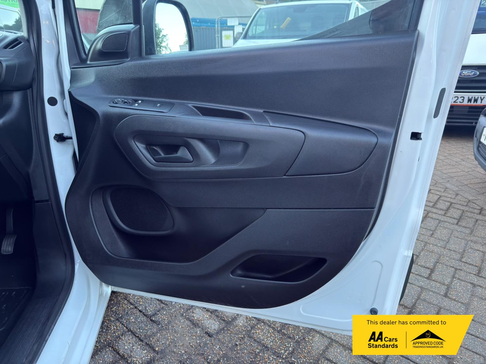 2020 Vauxhall Combo 1.6 Turbo D 2300 Sportive Panel Van 4dr Diesel Manual L1 H1 Euro 6 (s/s) (100 ps) - Thumbnail 49