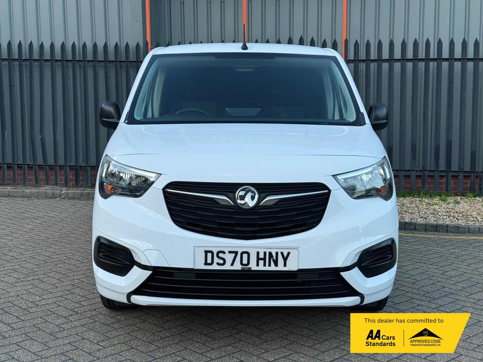 2020 Vauxhall Combo 1.6 Turbo D 2300 Sportive Panel Van 4dr Diesel Manual L1 H1 Euro 6 (s/s) (100 ps) - Thumbnail 16