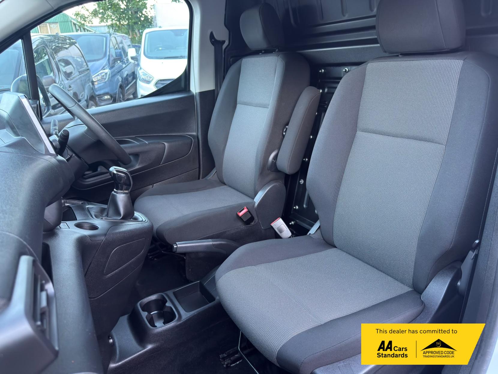 2020 Vauxhall Combo 1.6 Turbo D 2300 Sportive Panel Van 4dr Diesel Manual L1 H1 Euro 6 (s/s) (100 ps) - Thumbnail 15