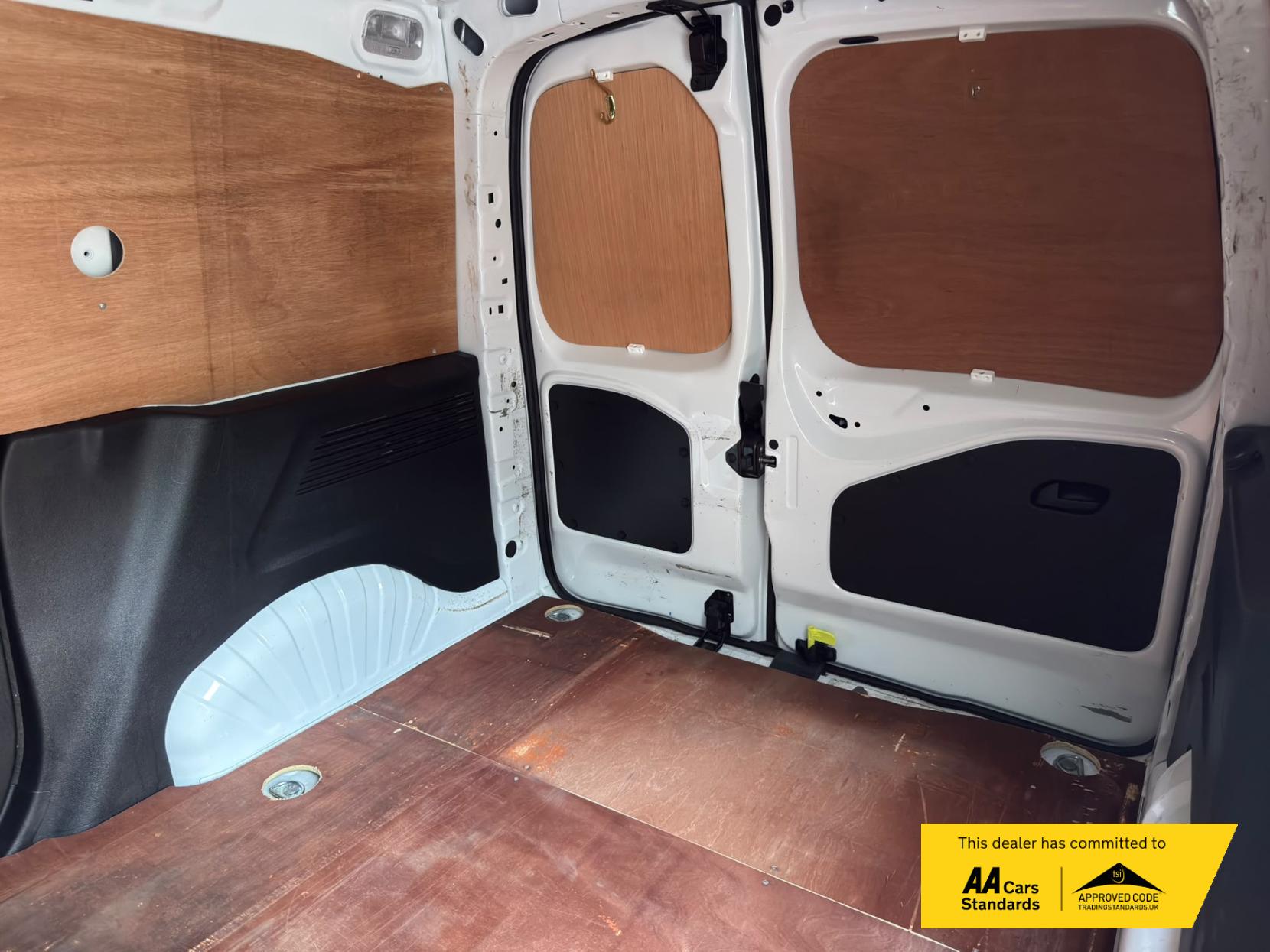 2020 Vauxhall Combo 1.6 Turbo D 2300 Sportive Panel Van 4dr Diesel Manual L1 H1 Euro 6 (s/s) (100 ps) - Thumbnail 24