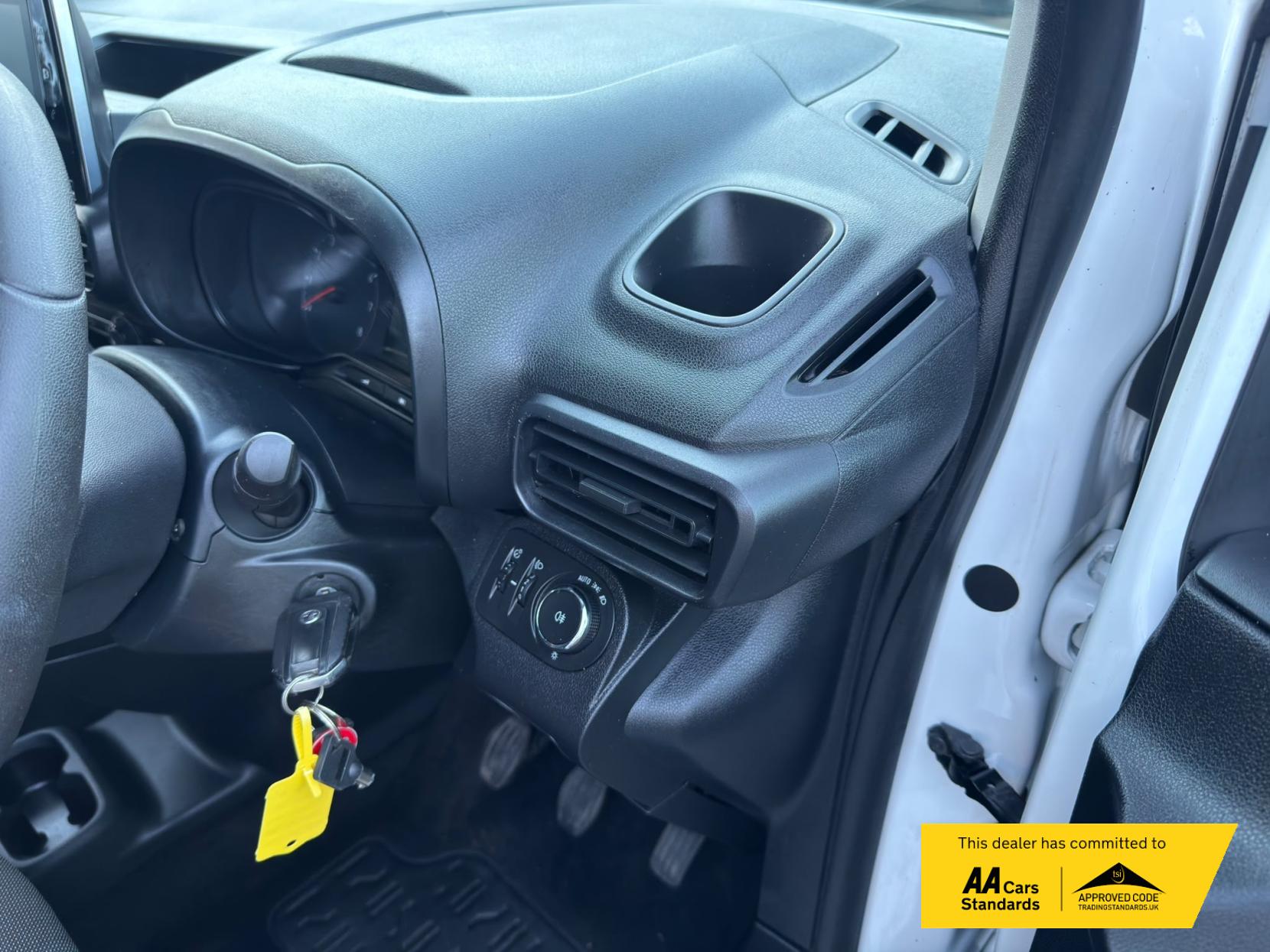 2020 Vauxhall Combo 1.6 Turbo D 2300 Sportive Panel Van 4dr Diesel Manual L1 H1 Euro 6 (s/s) (100 ps) - Thumbnail 44