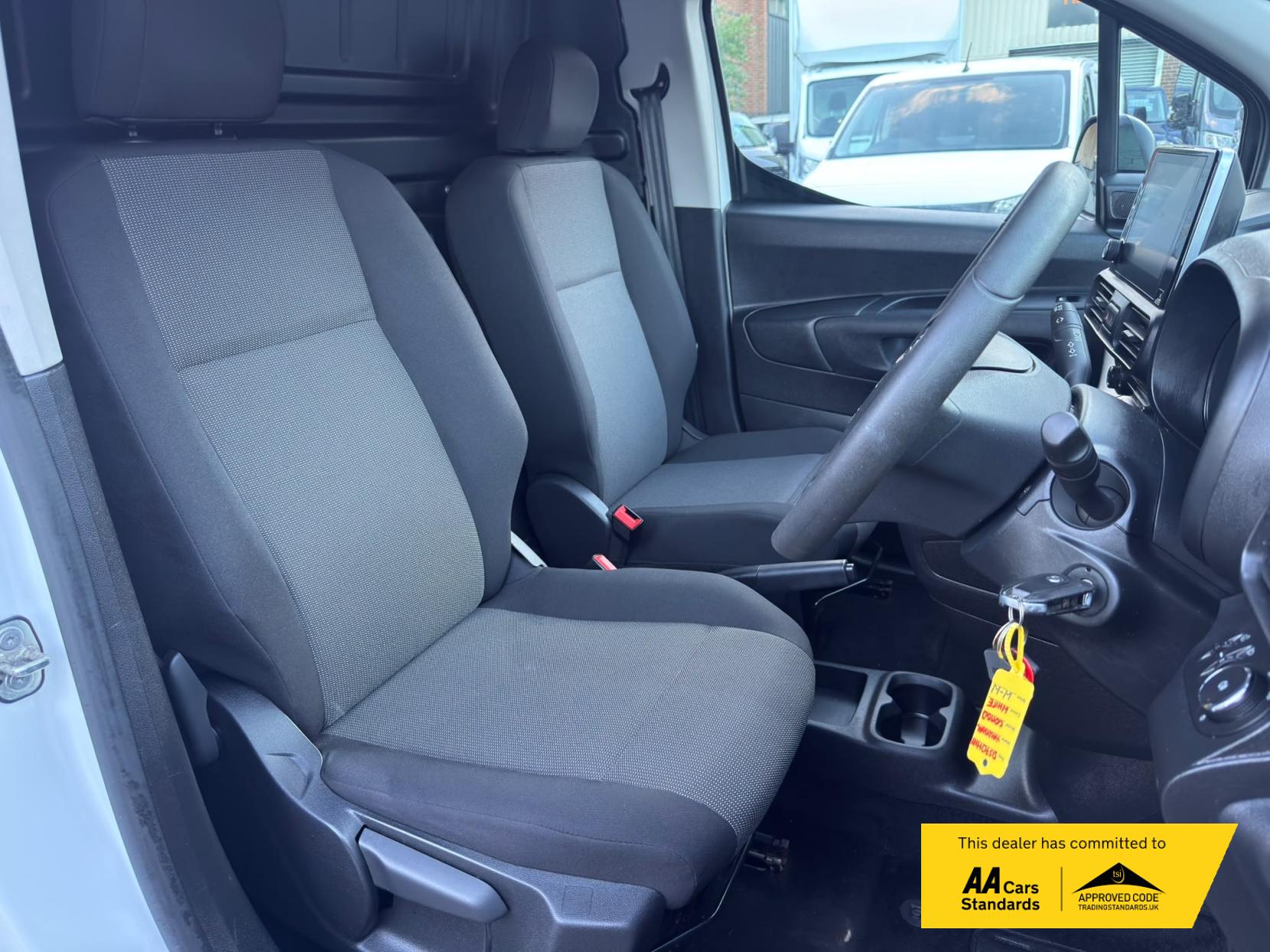 2020 Vauxhall Combo 1.6 Turbo D 2300 Sportive Panel Van 4dr Diesel Manual L1 H1 Euro 6 (s/s) (100 ps) - Thumbnail 12