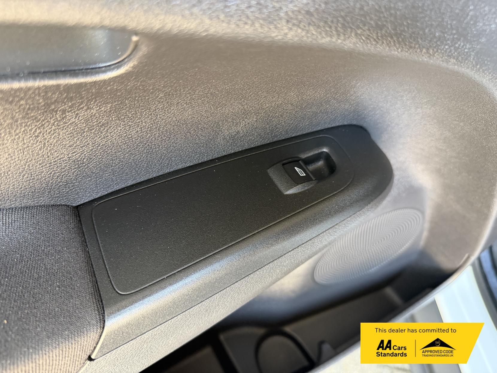 2018 Ford Transit Courier 1.5 TDCi Trend Panel Van 5dr Diesel Manual L1 Euro 6 (75 ps) - Thumbnail 23