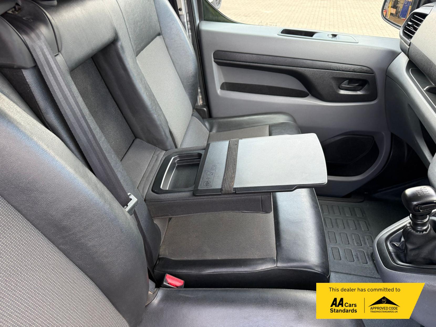 2020 Peugeot Expert 1.5 BlueHDi Compact Combi Van Double Cab 5dr Diesel Manual SWB Euro 6 (s/s) (100 ps) - Thumbnail 19