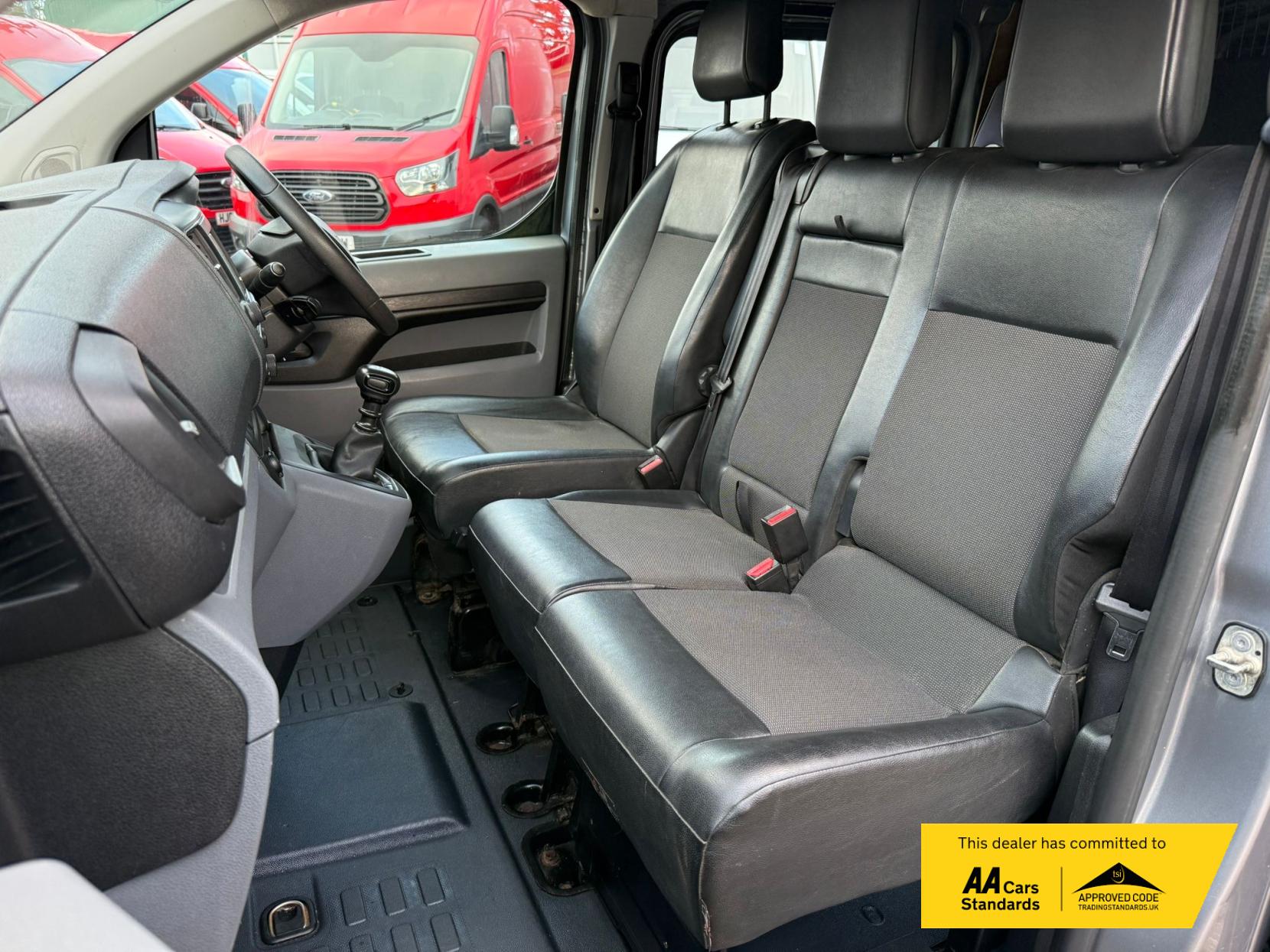 2020 Peugeot Expert 1.5 BlueHDi Compact Combi Van Double Cab 5dr Diesel Manual SWB Euro 6 (s/s) (100 ps) - Thumbnail 16