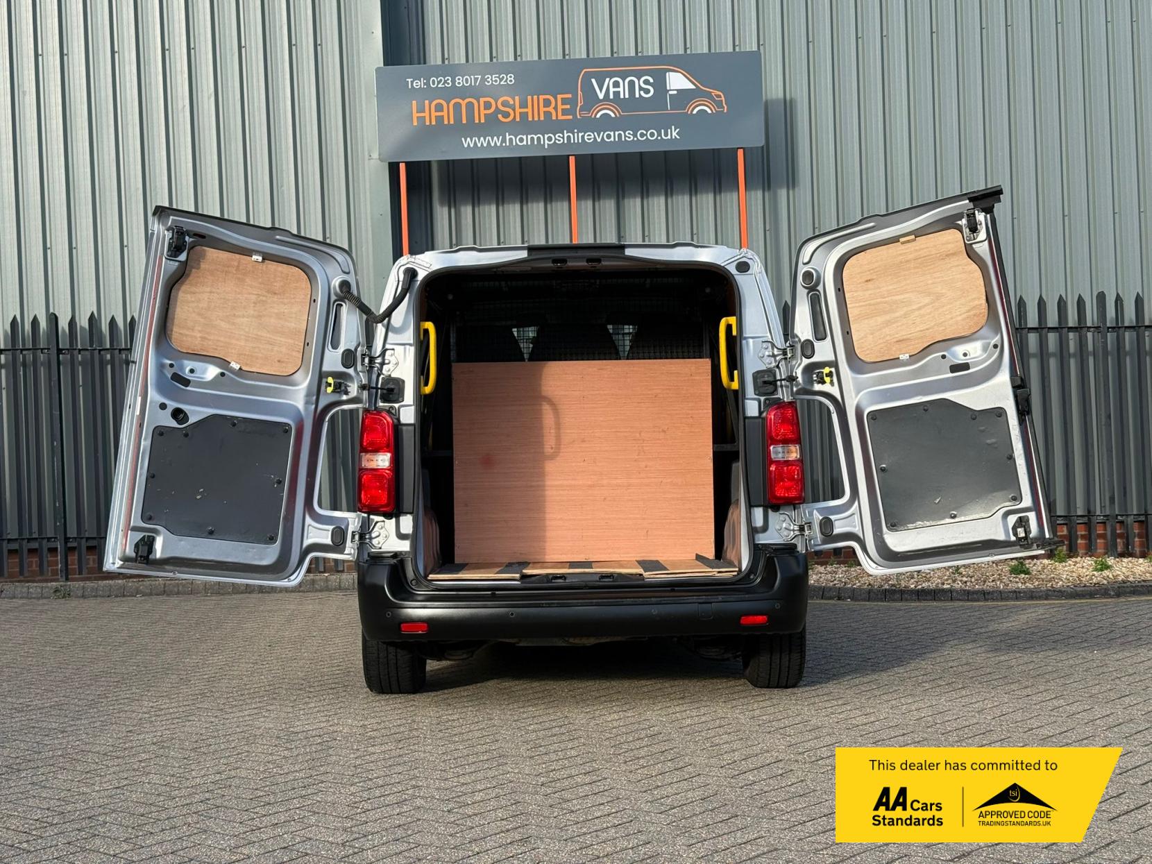 2020 Peugeot Expert 1.5 BlueHDi Compact Combi Van Double Cab 5dr Diesel Manual SWB Euro 6 (s/s) (100 ps) - Thumbnail 48