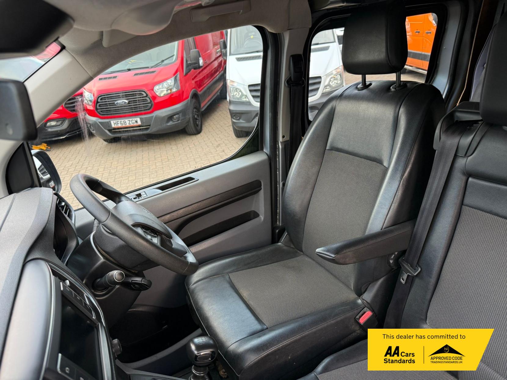 2020 Peugeot Expert 1.5 BlueHDi Compact Combi Van Double Cab 5dr Diesel Manual SWB Euro 6 (s/s) (100 ps) - Thumbnail 17