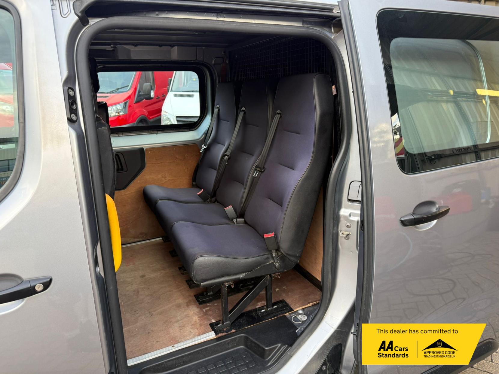 2020 Peugeot Expert 1.5 BlueHDi Compact Combi Van Double Cab 5dr Diesel Manual SWB Euro 6 (s/s) (100 ps) - Thumbnail 12