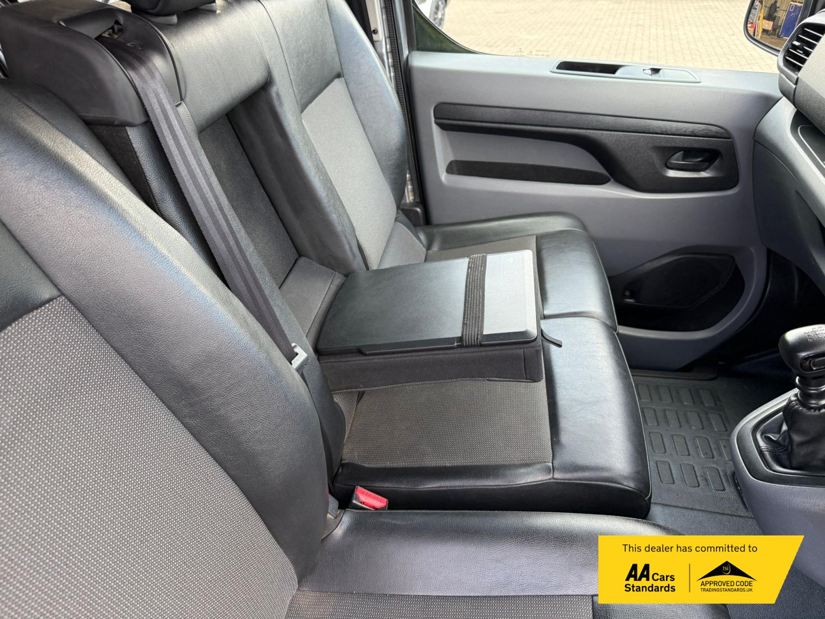 2020 Peugeot Expert 1.5 BlueHDi Compact Combi Van Double Cab 5dr Diesel Manual SWB Euro 6 (s/s) (100 ps) - Thumbnail 18