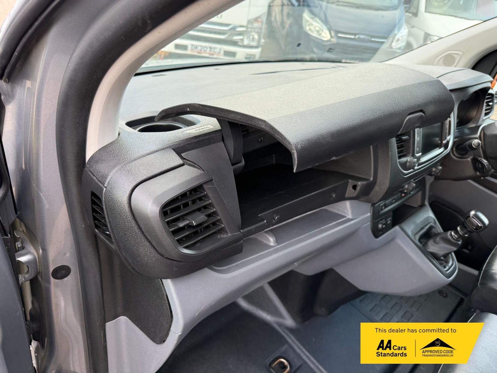 2020 Peugeot Expert 1.5 BlueHDi Compact Combi Van Double Cab 5dr Diesel Manual SWB Euro 6 (s/s) (100 ps) - Thumbnail 31