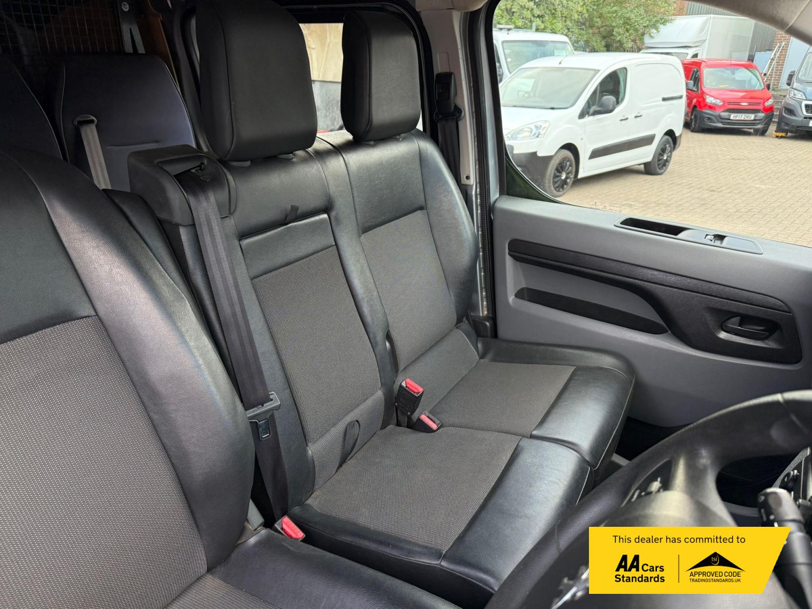 2020 Peugeot Expert 1.5 BlueHDi Compact Combi Van Double Cab 5dr Diesel Manual SWB Euro 6 (s/s) (100 ps) - Thumbnail 9