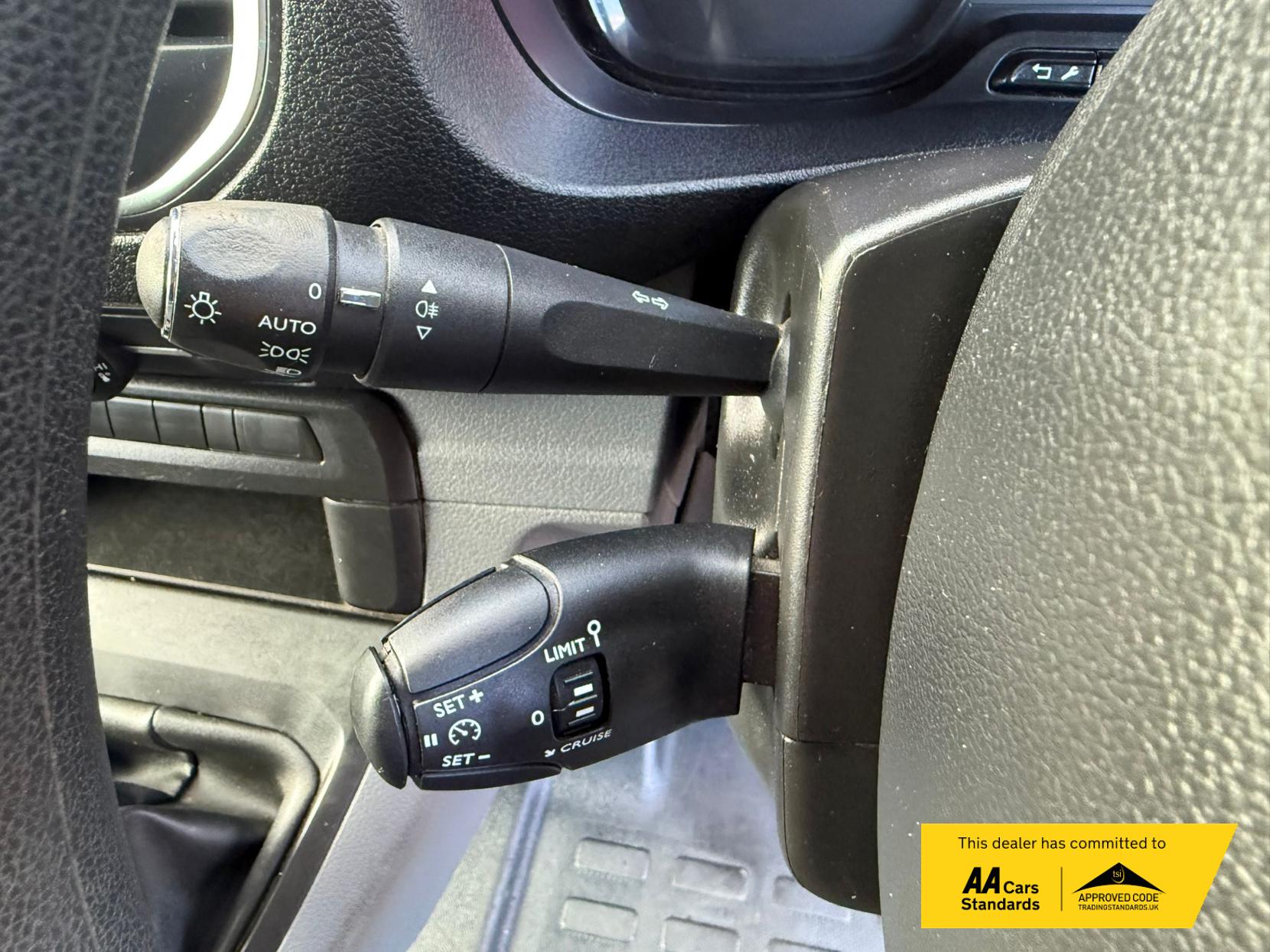 2020 Peugeot Expert 1.5 BlueHDi Compact Combi Van Double Cab 5dr Diesel Manual SWB Euro 6 (s/s) (100 ps) - Thumbnail 36