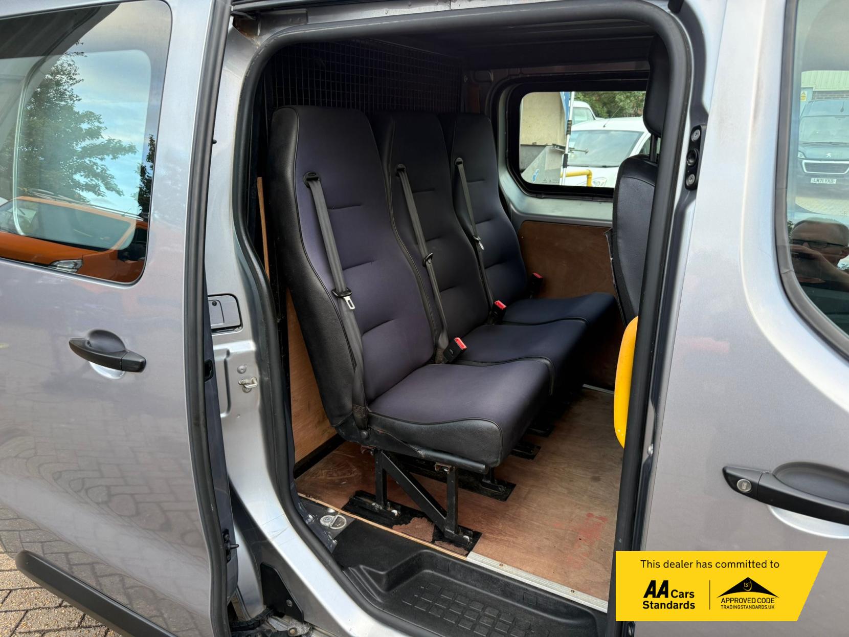 2020 Peugeot Expert 1.5 BlueHDi Compact Combi Van Double Cab 5dr Diesel Manual SWB Euro 6 (s/s) (100 ps) - Thumbnail 10