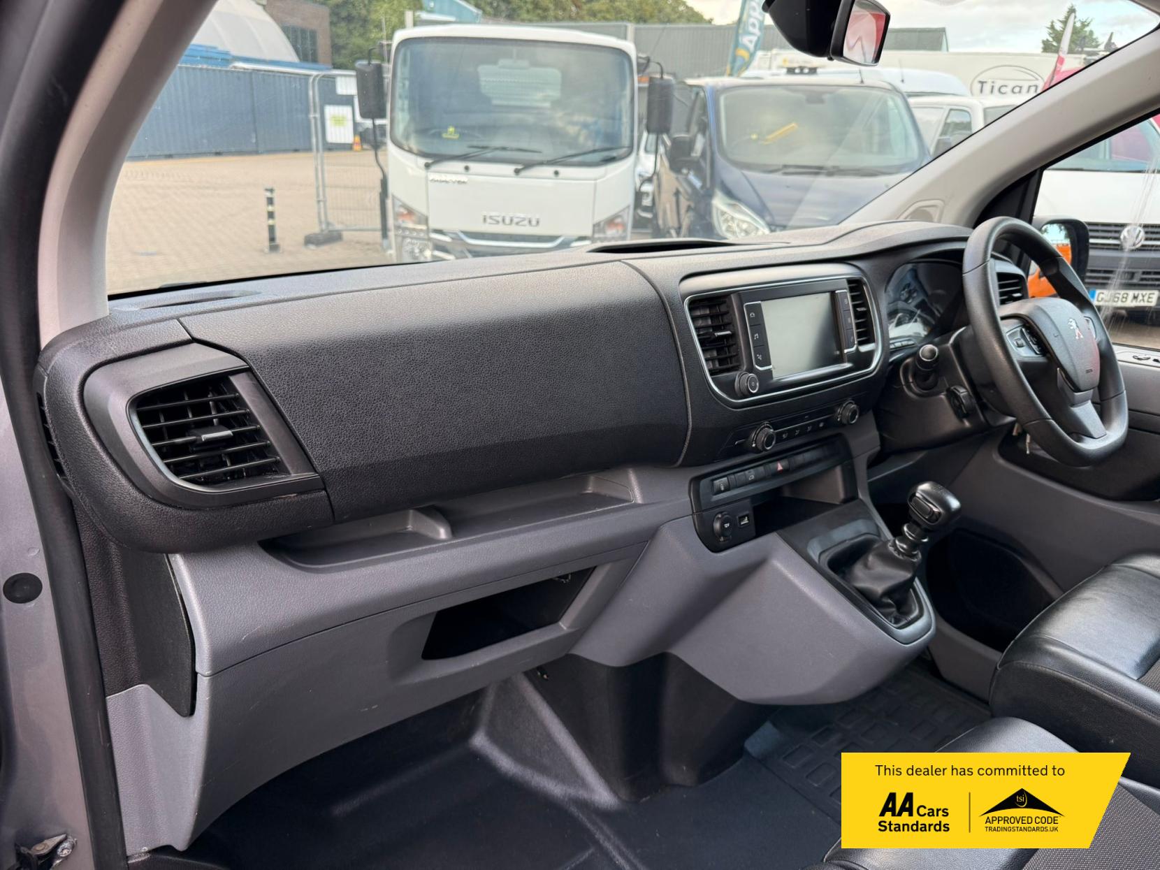 2020 Peugeot Expert 1.5 BlueHDi Compact Combi Van Double Cab 5dr Diesel Manual SWB Euro 6 (s/s) (100 ps) - Thumbnail 30