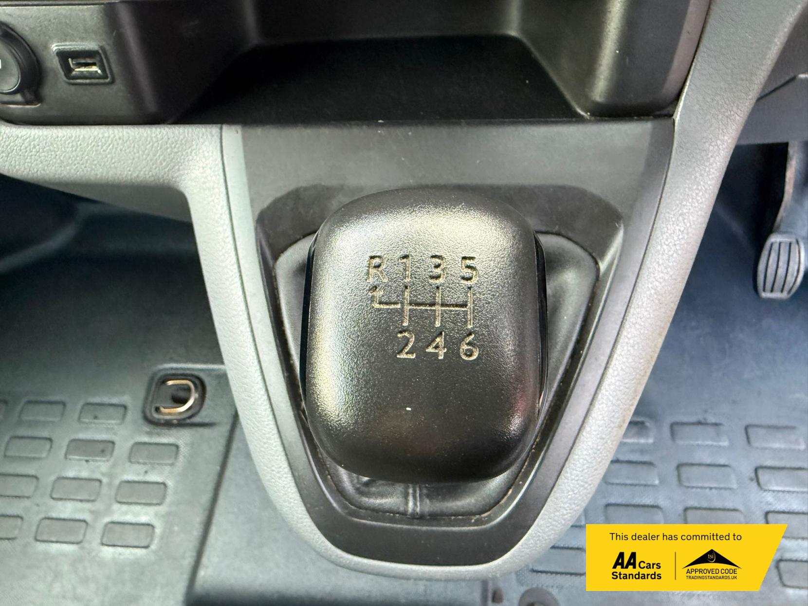 2020 Peugeot Expert 1.5 BlueHDi Compact Combi Van Double Cab 5dr Diesel Manual SWB Euro 6 (s/s) (100 ps) - Thumbnail 29