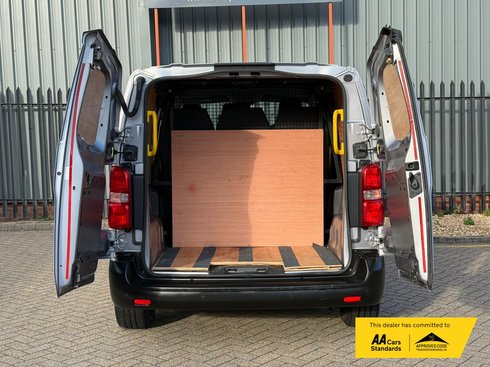 2020 Peugeot Expert 1.5 BlueHDi Compact Combi Van Double Cab 5dr Diesel Manual SWB Euro 6 (s/s) (100 ps) - Thumbnail 47