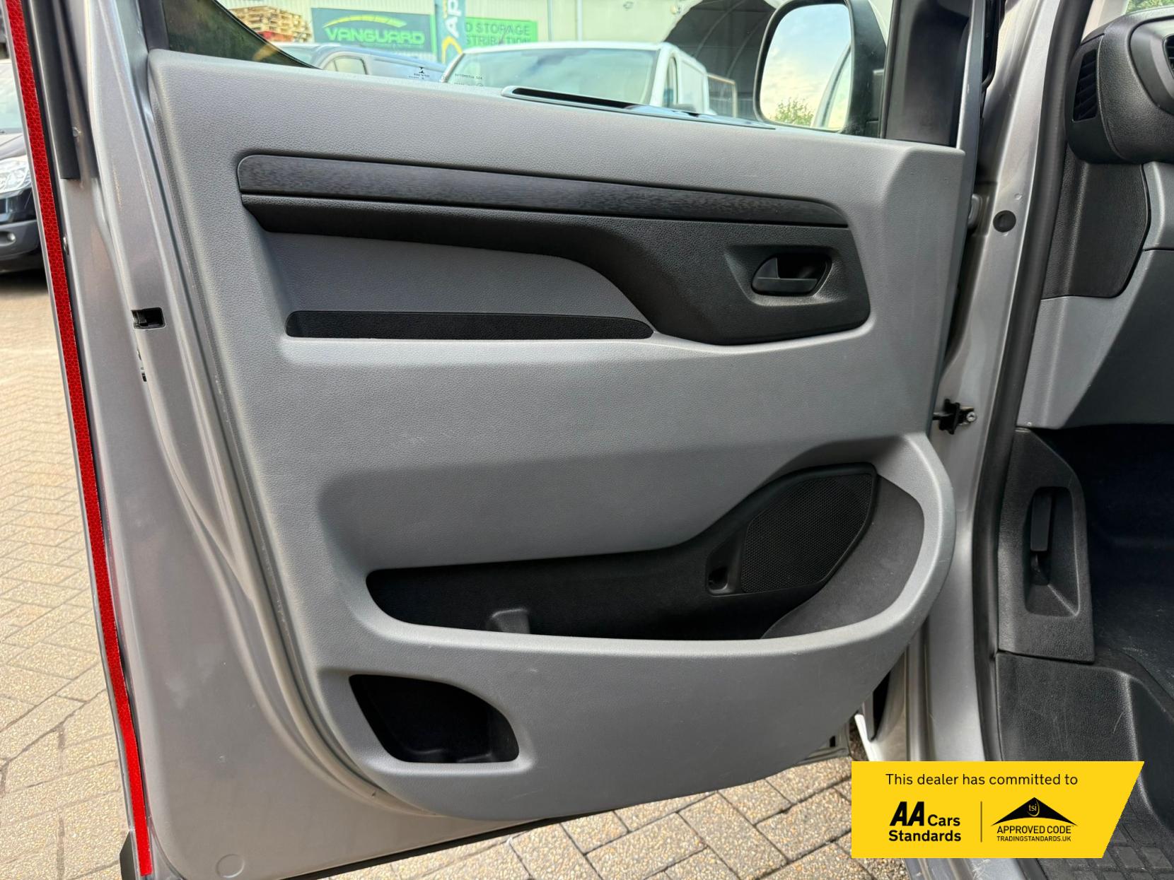 2020 Peugeot Expert 1.5 BlueHDi Compact Combi Van Double Cab 5dr Diesel Manual SWB Euro 6 (s/s) (100 ps) - Thumbnail 32
