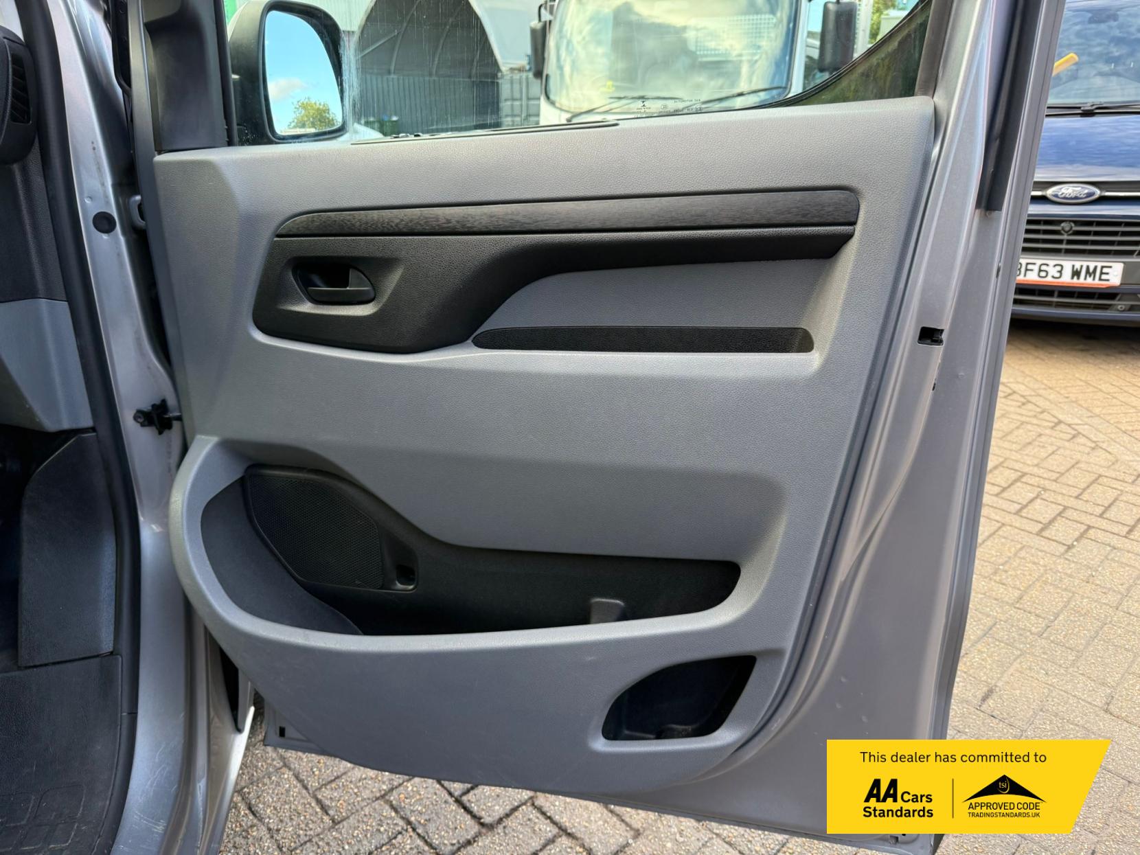 2020 Peugeot Expert 1.5 BlueHDi Compact Combi Van Double Cab 5dr Diesel Manual SWB Euro 6 (s/s) (100 ps) - Thumbnail 45