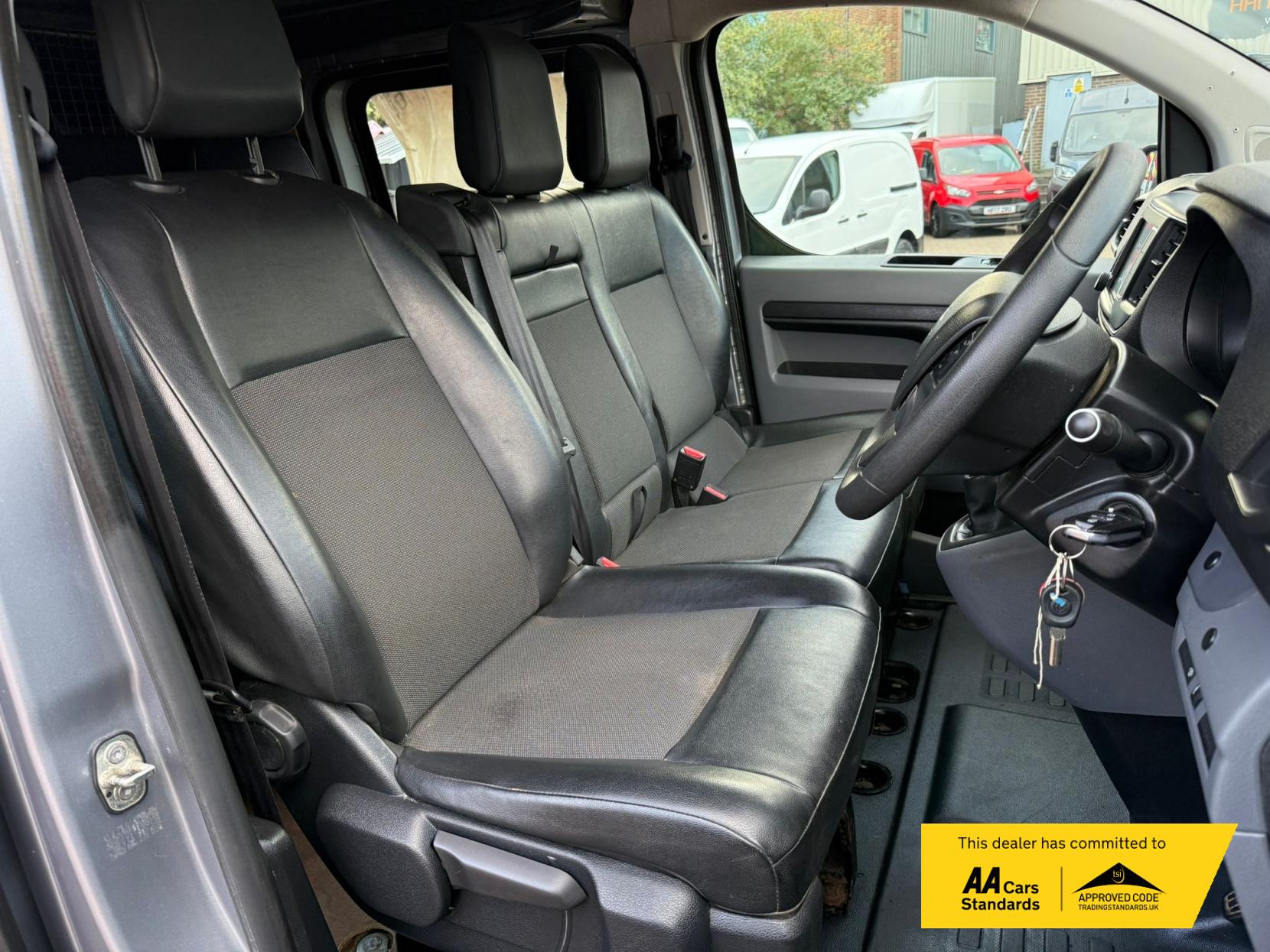 2020 Peugeot Expert 1.5 BlueHDi Compact Combi Van Double Cab 5dr Diesel Manual SWB Euro 6 (s/s) (100 ps) - Thumbnail 8
