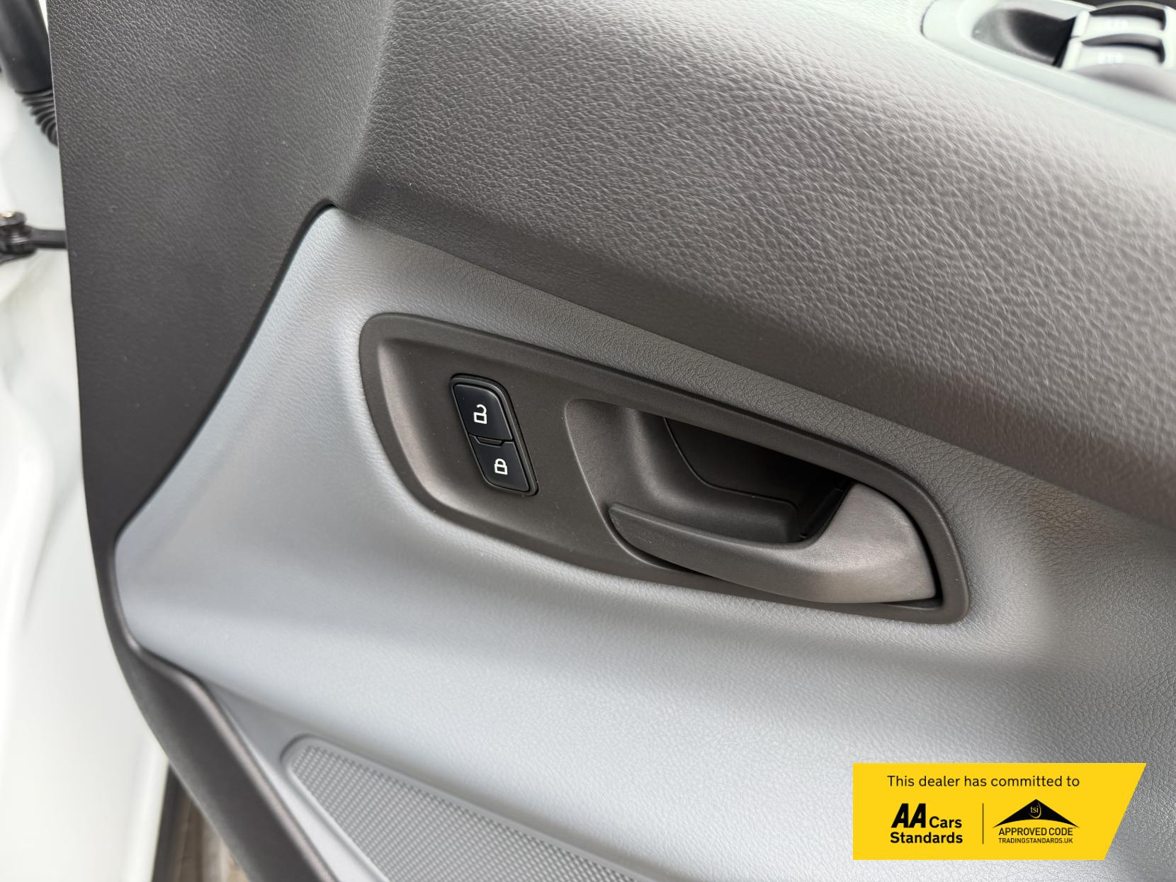 Ford Transit Custom 2.0 TDCi 290 Panel Van 5dr Diesel Manual L1 H1 (157 g/km, 104 bhp)