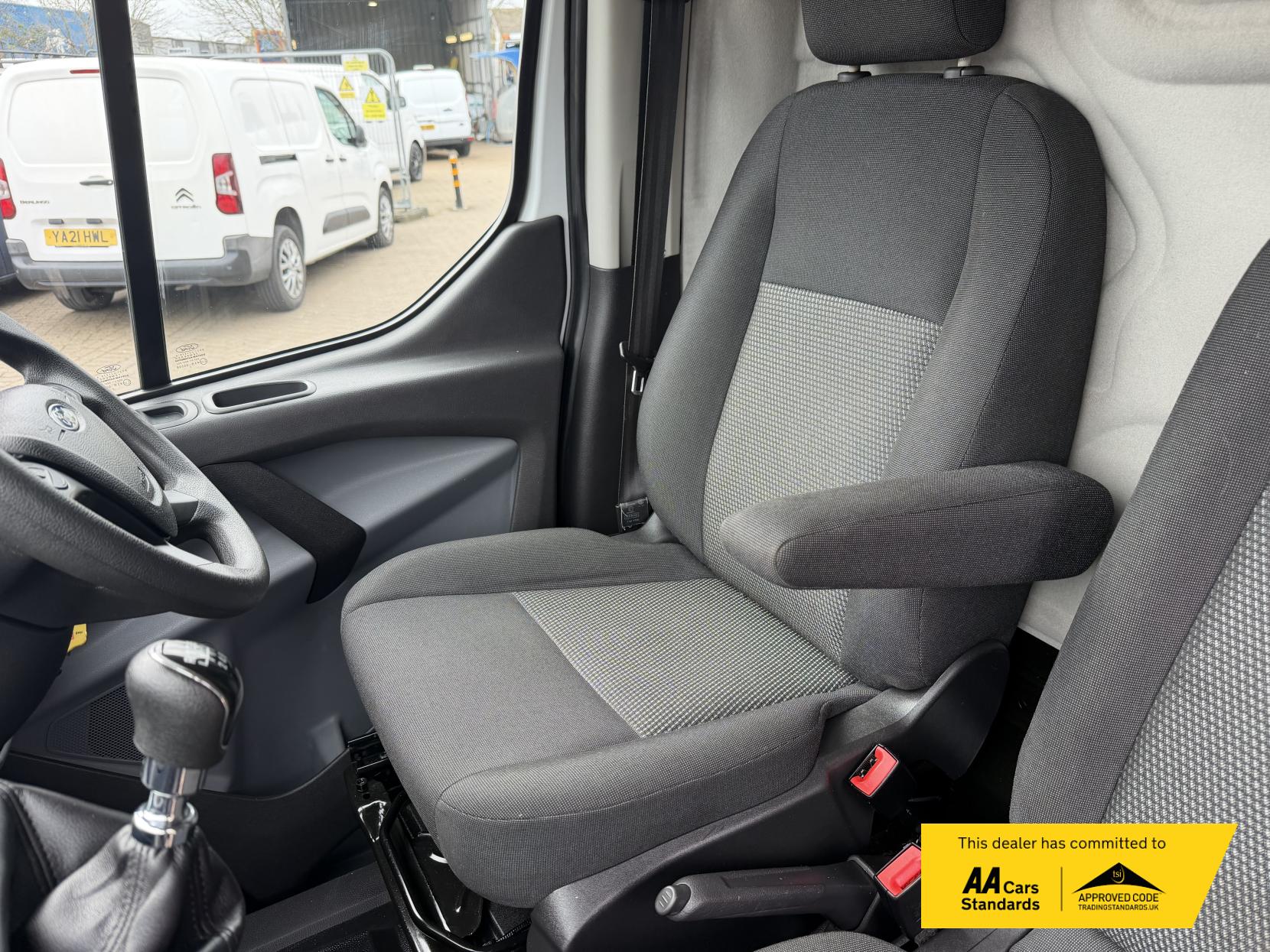 Ford Transit Custom 2.0 TDCi 290 Panel Van 5dr Diesel Manual L1 H1 (157 g/km, 104 bhp)