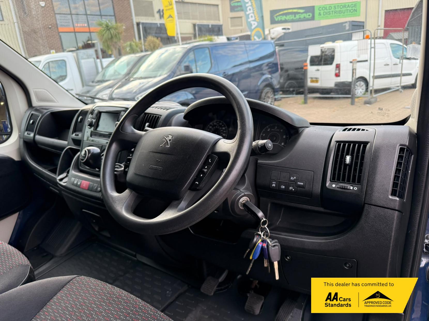 2019 Peugeot Boxer 2.2 BlueHDi 435 Professional Panel Van 5dr Diesel Manual L4 H2 Euro 6 (s/s) (140 ps) - Thumbnail 44