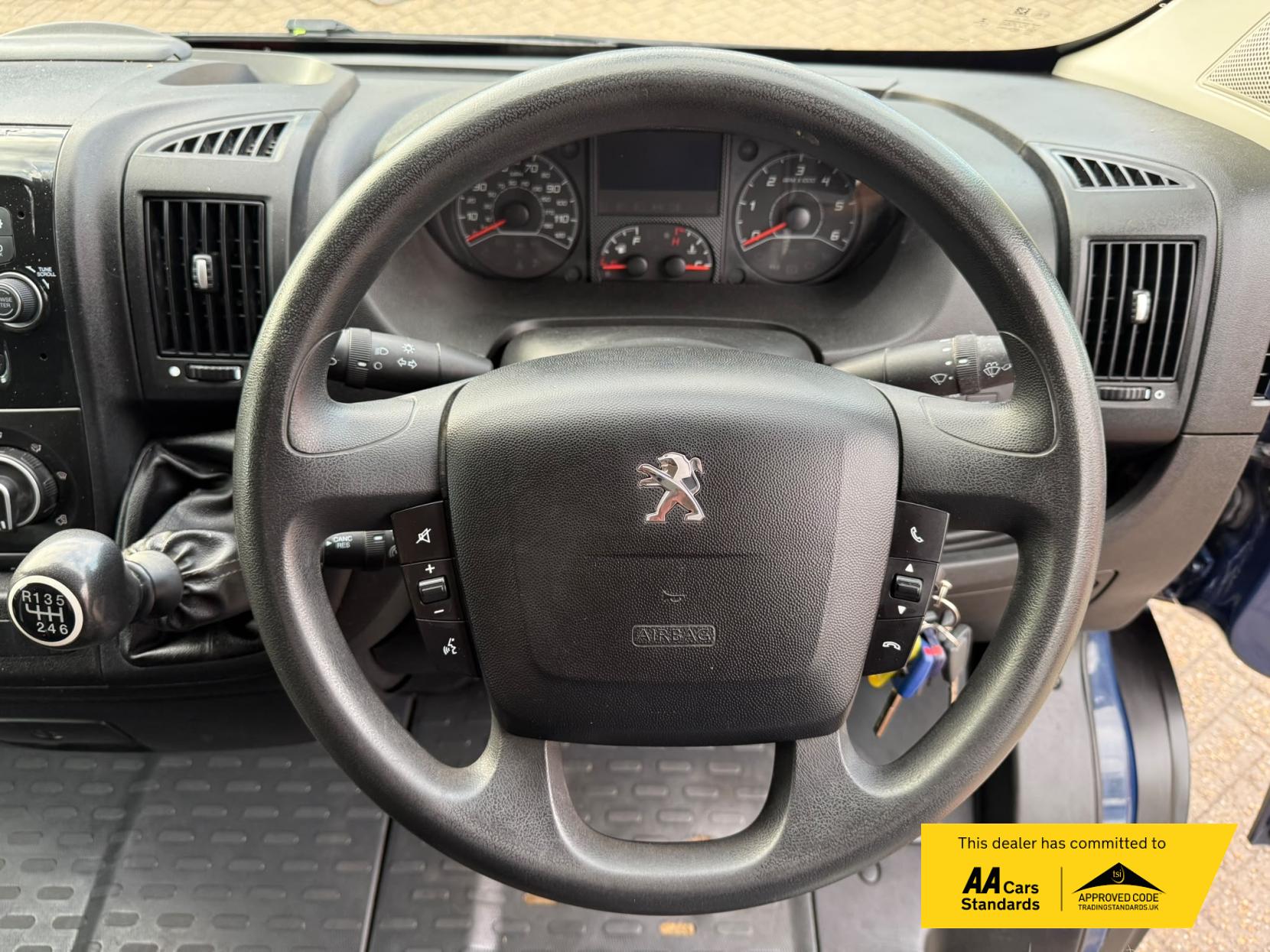 2019 Peugeot Boxer 2.2 BlueHDi 435 Professional Panel Van 5dr Diesel Manual L4 H2 Euro 6 (s/s) (140 ps) - Thumbnail 39