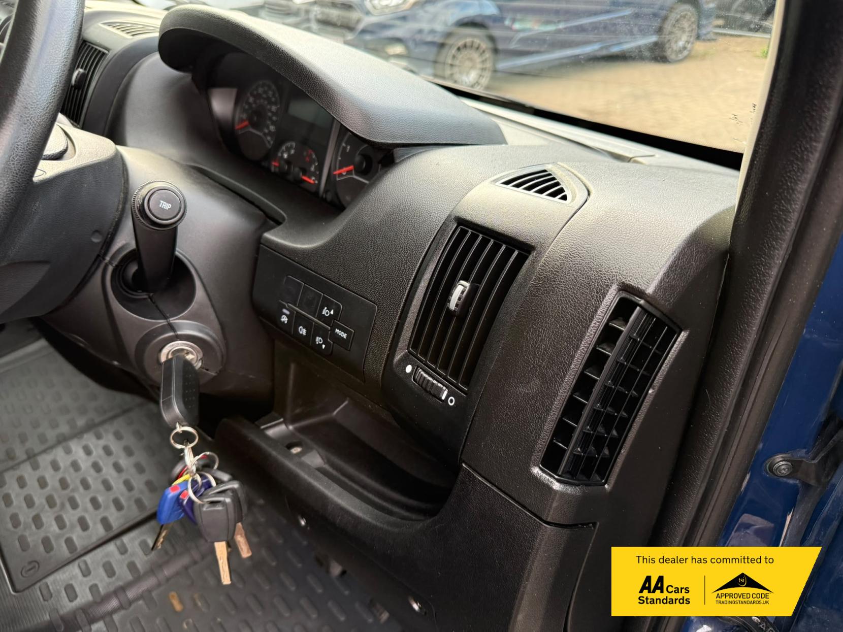 2019 Peugeot Boxer 2.2 BlueHDi 435 Professional Panel Van 5dr Diesel Manual L4 H2 Euro 6 (s/s) (140 ps) - Thumbnail 45