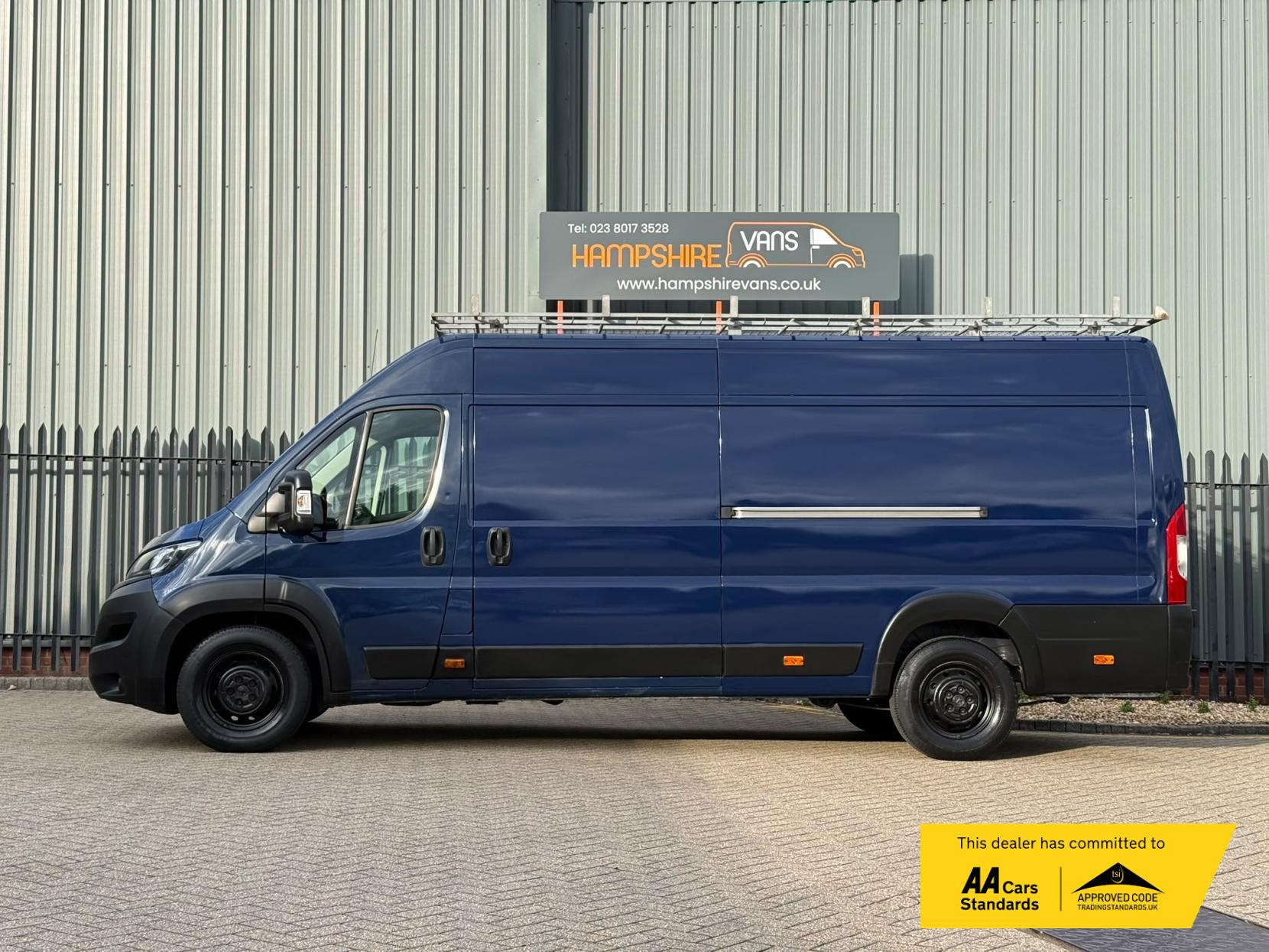 2019 Peugeot Boxer 2.2 BlueHDi 435 Professional Panel Van 5dr Diesel Manual L4 H2 Euro 6 (s/s) (140 ps) - Thumbnail 5