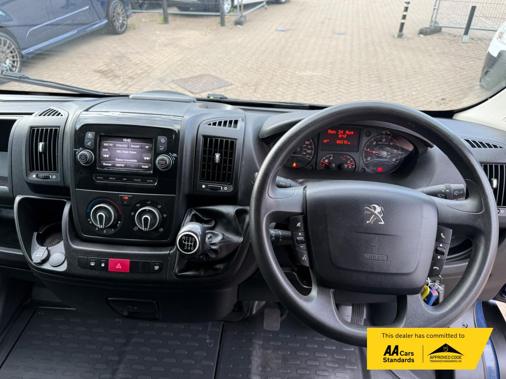 2019 Peugeot Boxer 2.2 BlueHDi 435 Professional Panel Van 5dr Diesel Manual L4 H2 Euro 6 (s/s) (140 ps) - Thumbnail 36