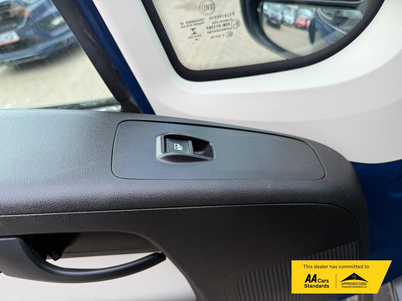 2019 Peugeot Boxer 2.2 BlueHDi 435 Professional Panel Van 5dr Diesel Manual L4 H2 Euro 6 (s/s) (140 ps) - Thumbnail 24