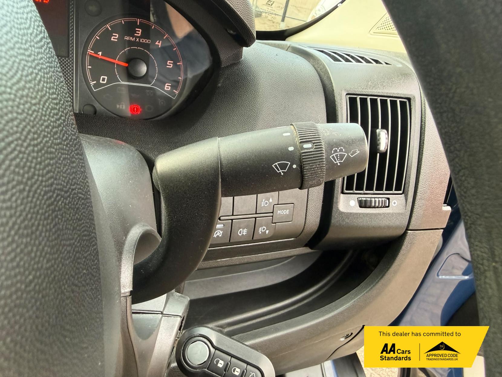 2019 Peugeot Boxer 2.2 BlueHDi 435 Professional Panel Van 5dr Diesel Manual L4 H2 Euro 6 (s/s) (140 ps) - Thumbnail 41