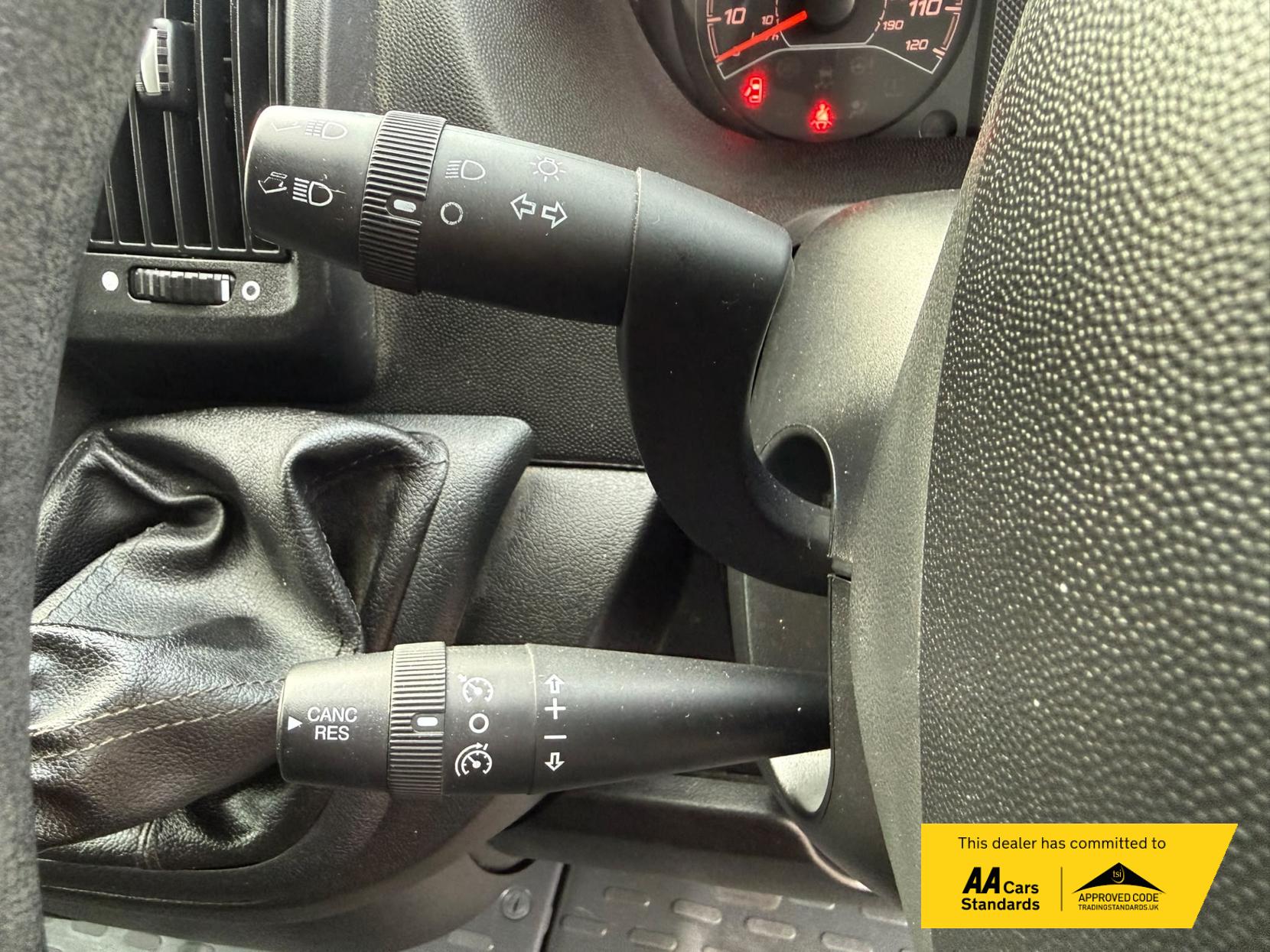 2019 Peugeot Boxer 2.2 BlueHDi 435 Professional Panel Van 5dr Diesel Manual L4 H2 Euro 6 (s/s) (140 ps) - Thumbnail 37