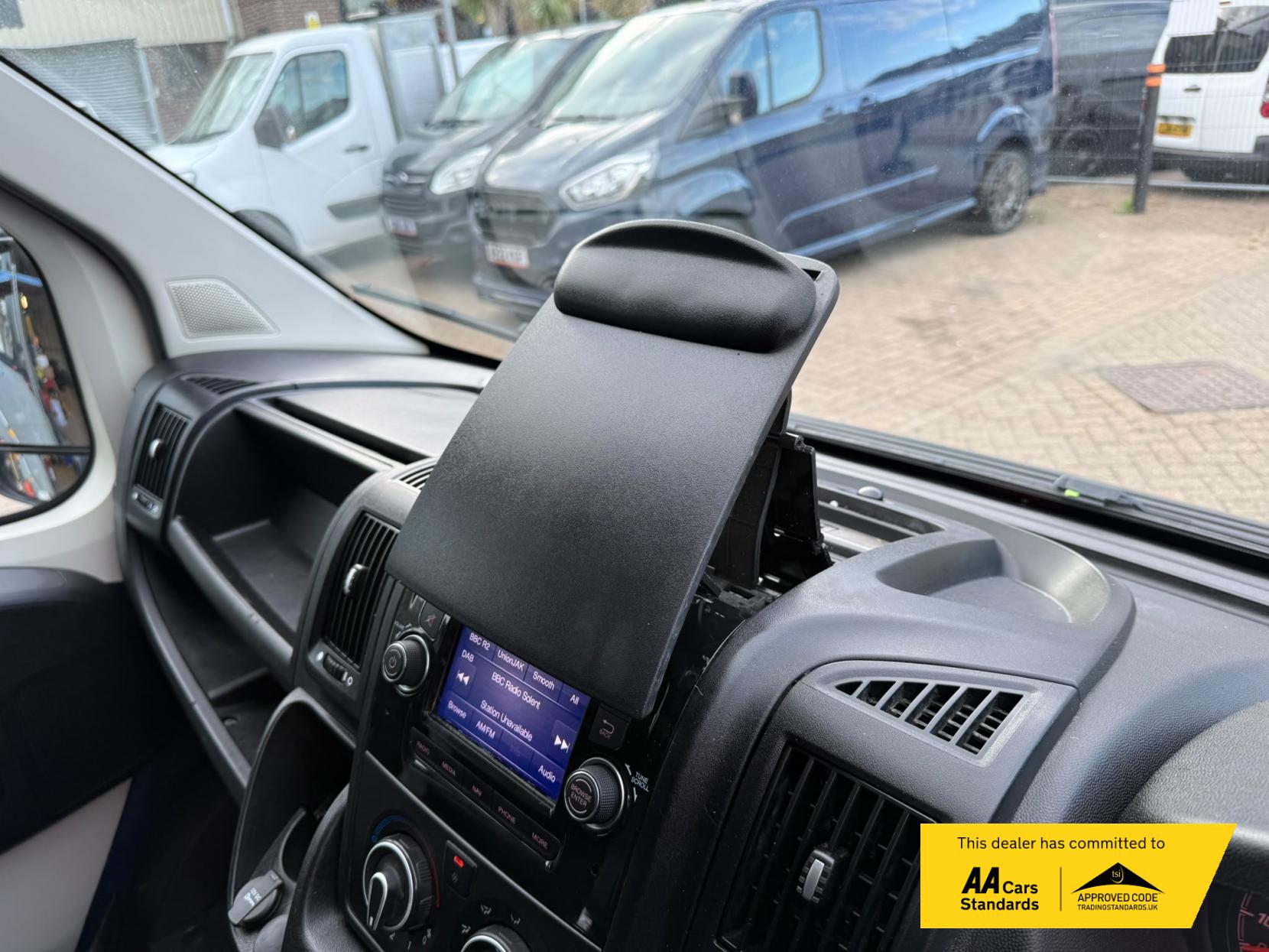 2019 Peugeot Boxer 2.2 BlueHDi 435 Professional Panel Van 5dr Diesel Manual L4 H2 Euro 6 (s/s) (140 ps) - Thumbnail 32