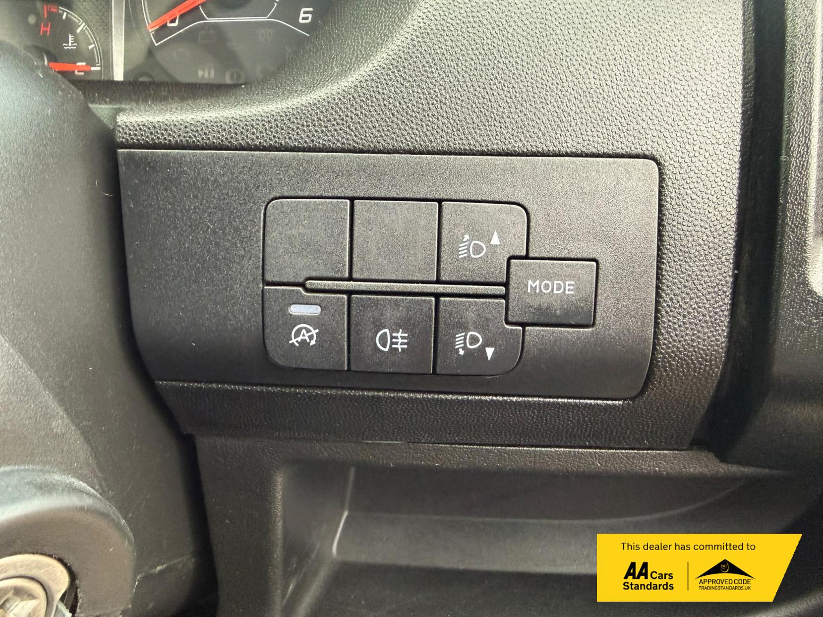 2019 Peugeot Boxer 2.2 BlueHDi 435 Professional Panel Van 5dr Diesel Manual L4 H2 Euro 6 (s/s) (140 ps) - Thumbnail 43
