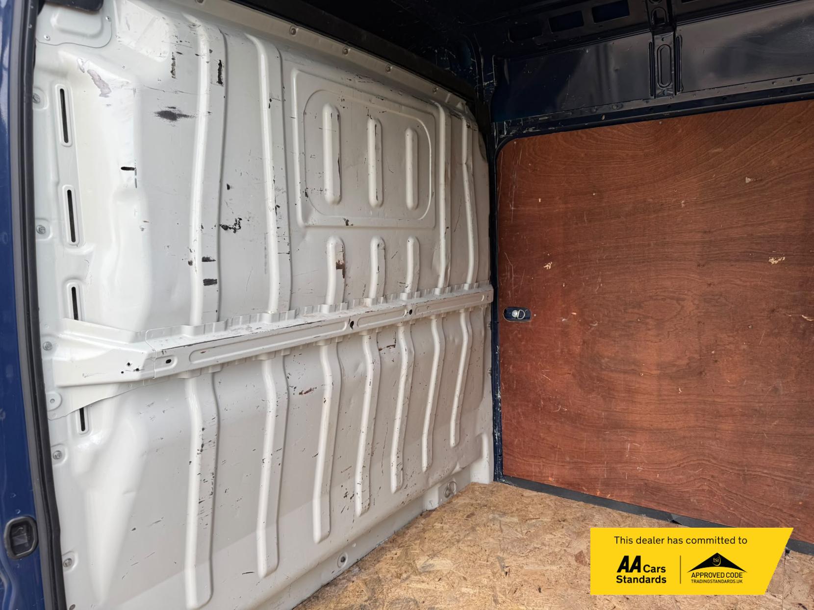 2019 Peugeot Boxer 2.2 BlueHDi 435 Professional Panel Van 5dr Diesel Manual L4 H2 Euro 6 (s/s) (140 ps) - Thumbnail 15