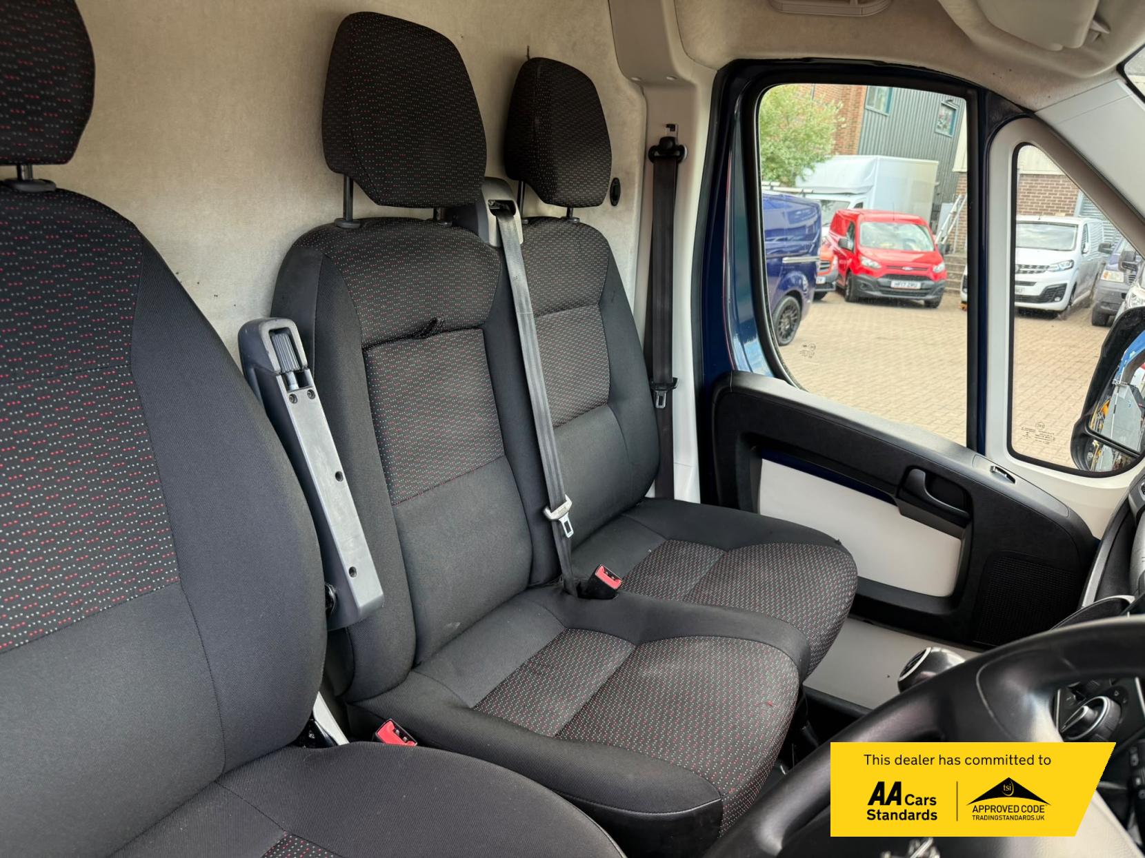 2019 Peugeot Boxer 2.2 BlueHDi 435 Professional Panel Van 5dr Diesel Manual L4 H2 Euro 6 (s/s) (140 ps) - Thumbnail 20