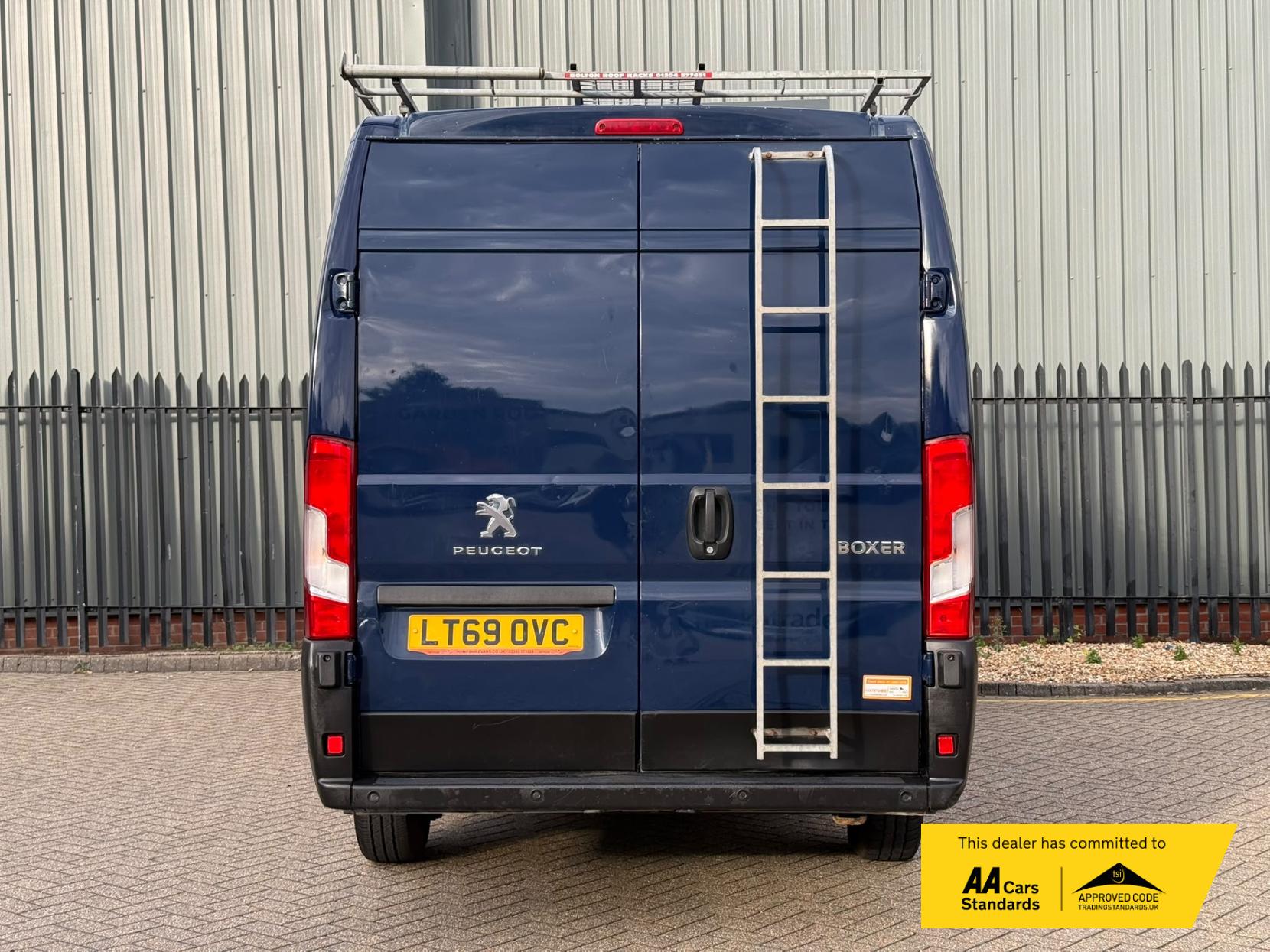 2019 Peugeot Boxer 2.2 BlueHDi 435 Professional Panel Van 5dr Diesel Manual L4 H2 Euro 6 (s/s) (140 ps) - Thumbnail 9